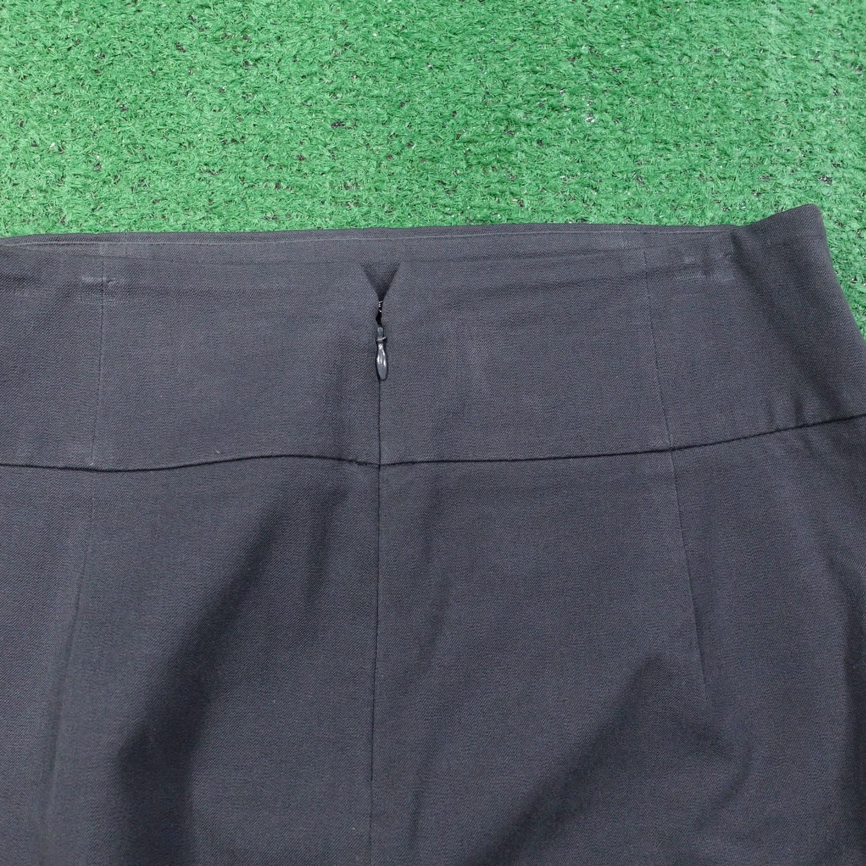 Banana Republic VINTAGE Banana Republic Women's Skirt Size 10 Charcoal Gray Business Casual Office Wear Slim Fit 21.5" Fall Spring Summer Winter Size 32" / US 10 / IT 46 - 6 Thumbnail