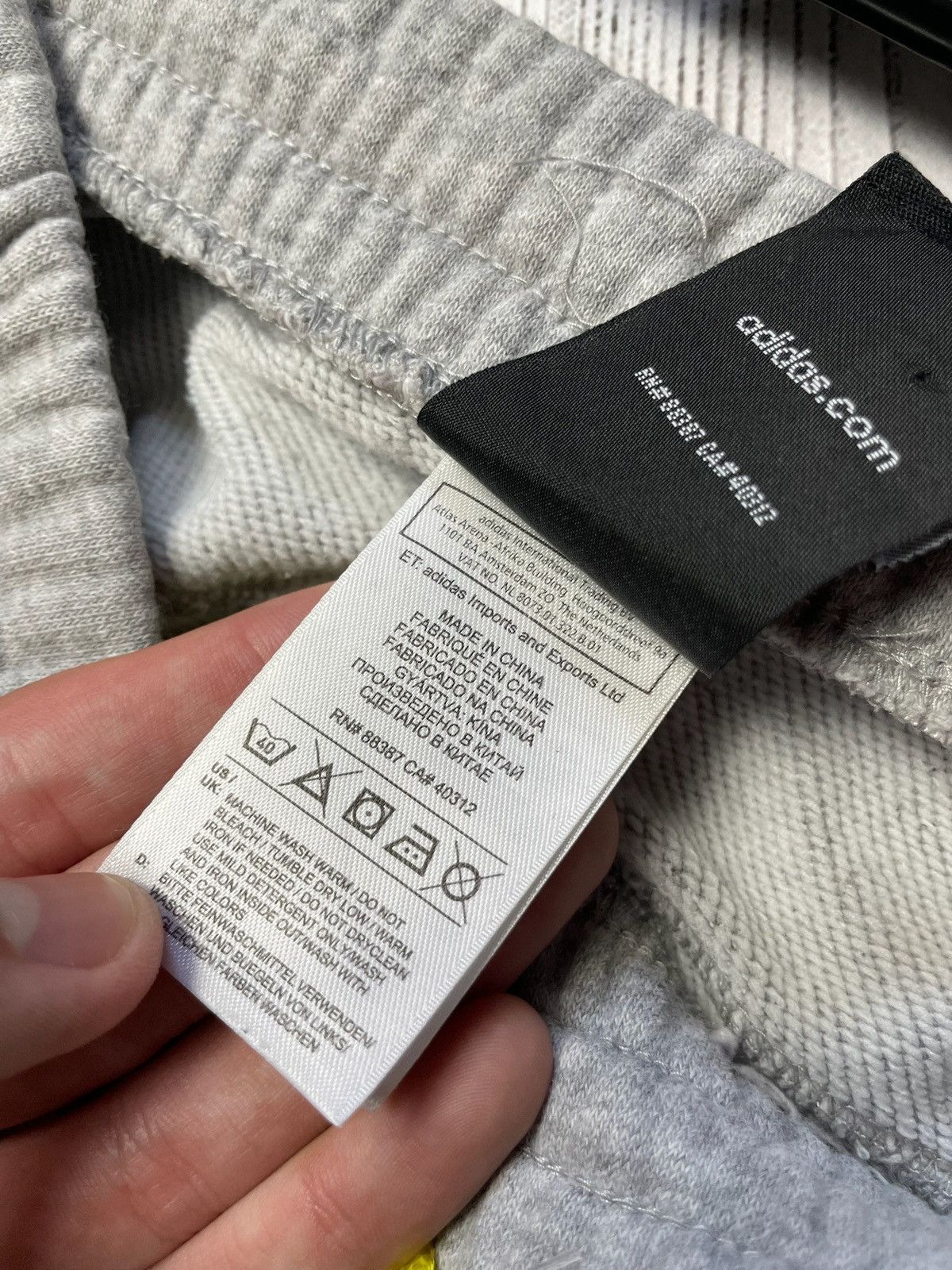 Vintage Vintage adidas essentials performance tracksuit size L Size US L / EU 52-54 / 3 - 9 Thumbnail