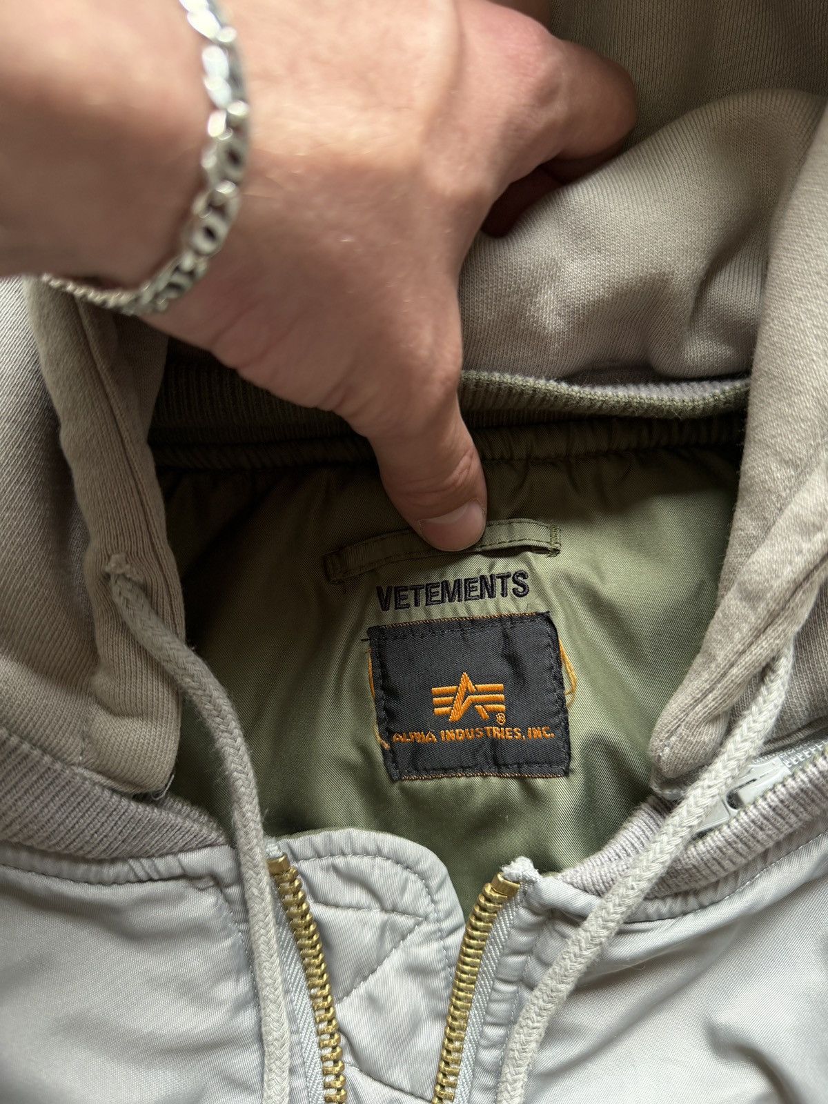 Alpha Industries × Vetements Demna Gvasalia Vetements Hooded Alpha Bomber Size US XS / EU 42 / 0 - 5 Thumbnail