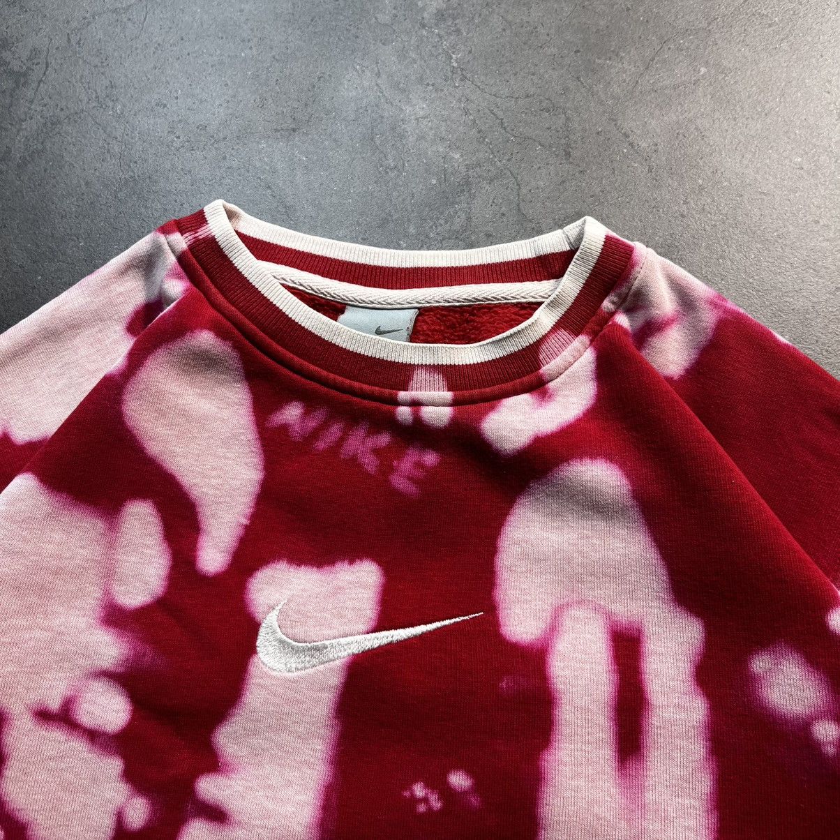 Nike Vintage 00s Nike Tie Dye Custom Boxy Sweatshirt Crewneck Size US L / EU 52-54 / 3 - 8 Thumbnail