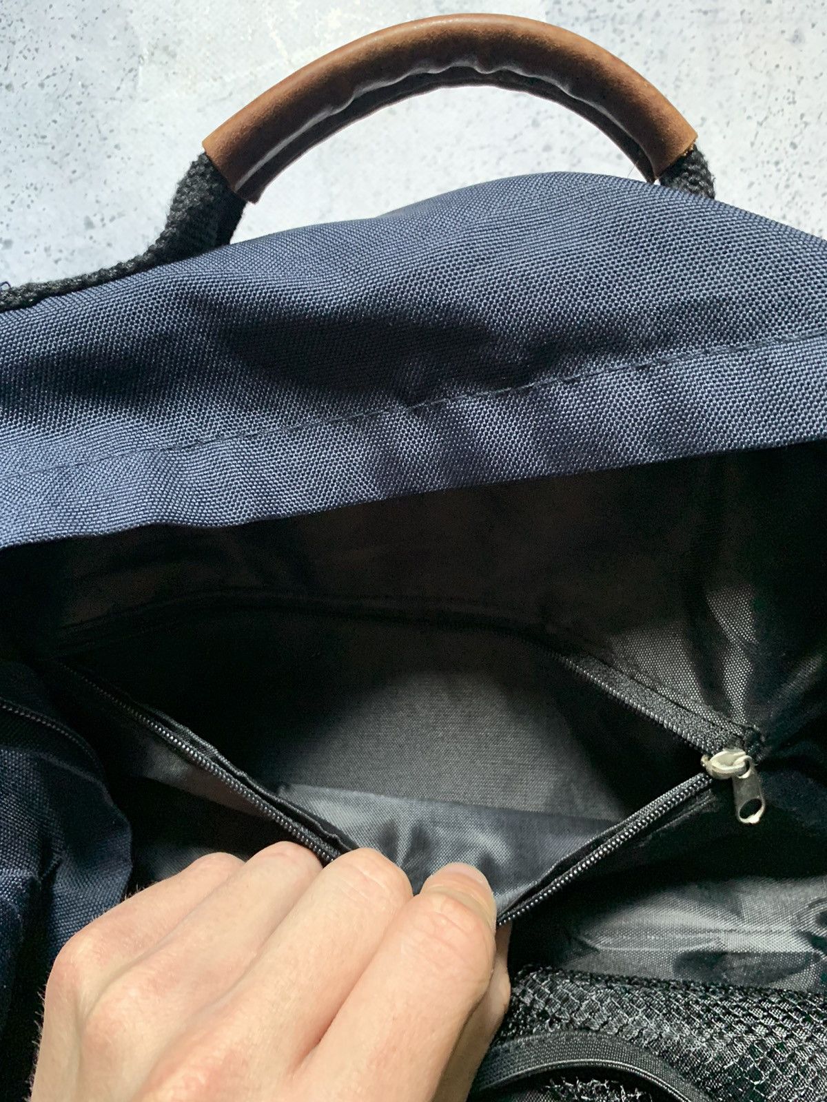 Tommy Hilfiger × Vintage Vintage Tommy Hilfiger Backpack Big Logo Bag Outdoor USA Size ONE SIZE - 9 Thumbnail