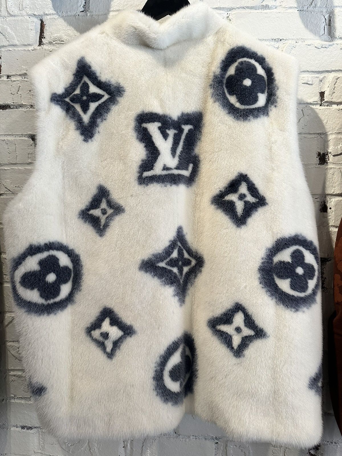 Louis Vuitton Louis Vuitton Mink Monogram Vest 2023 Size US XL / EU 56 / 4 - 2 Thumbnail