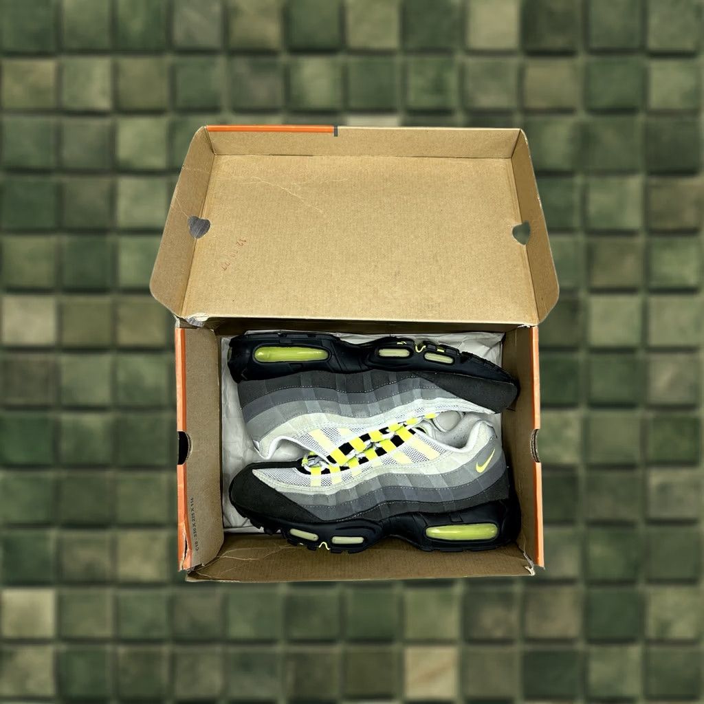 Nike Nike Air Max 95 Neon OG Sneaker Men's 10.5 Gray 2005 Used With Box Vietnam 313111-071 Vintage Size US 10 / EU 43 - 1 Thumbnail