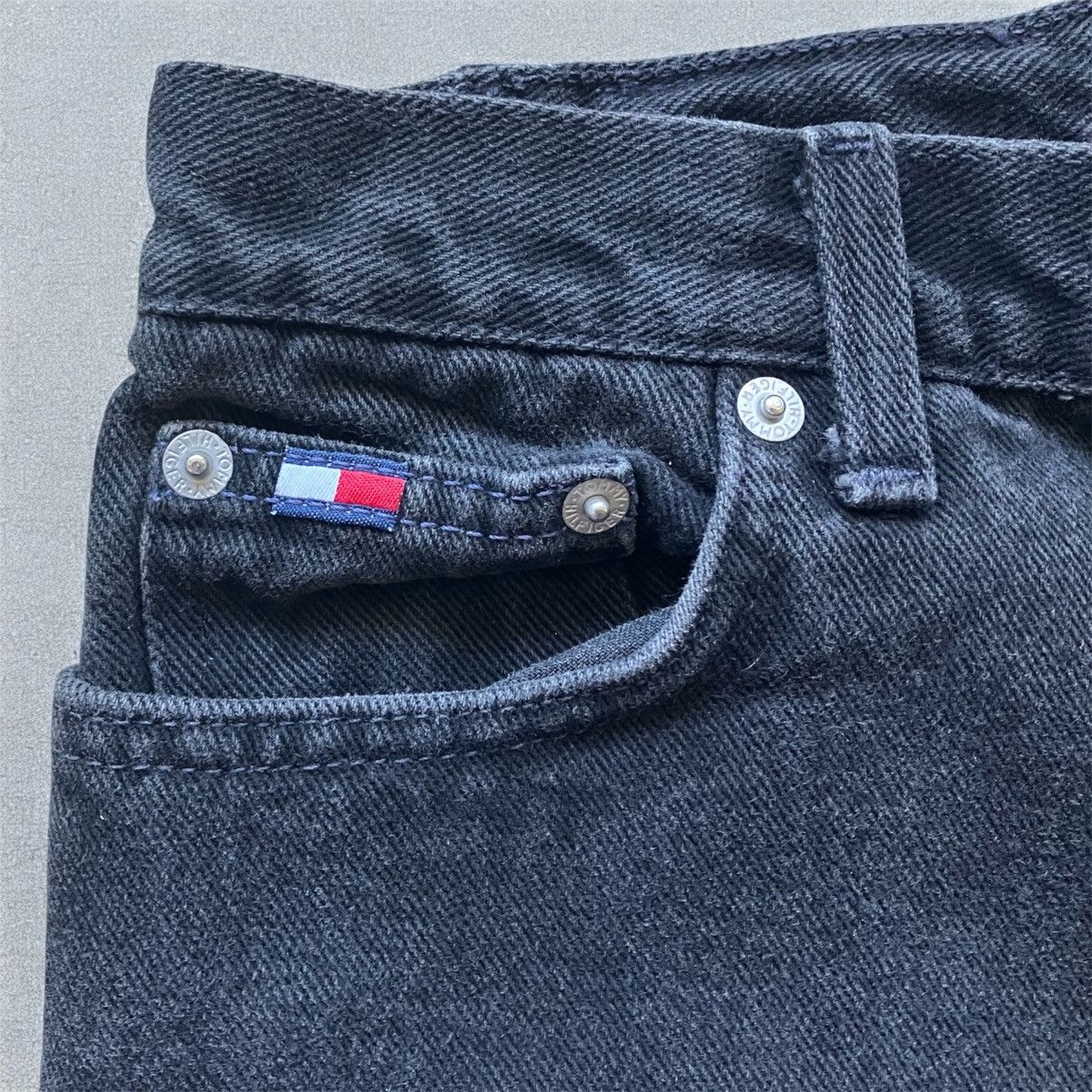 Tommy Hilfiger Vintage 90s Tommy Hilfiger Jeans Women’s Black Denim VTG Y2K Size 27" / US 4 / IT 40 - 5 Thumbnail