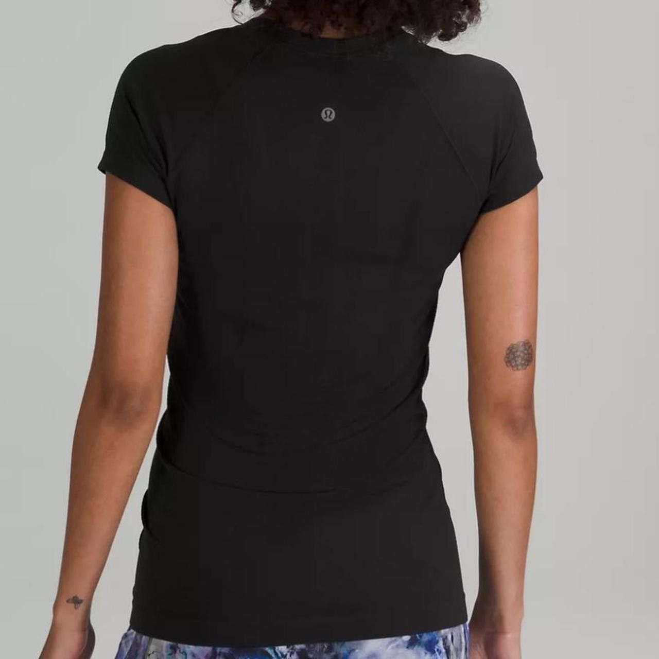 Designer Lululemon Women's Black Tshirt Size M / US 6-8 / IT 42-44 - 4 Thumbnail