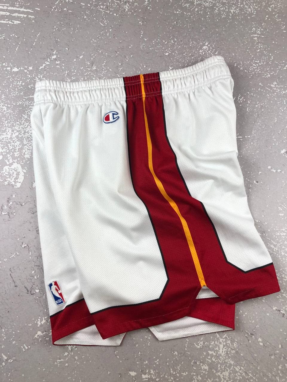 Champion VTG 90’s Miami Heat NBA Tim Hardaway champion shorts Size US 36 / EU 52 - 7 Thumbnail