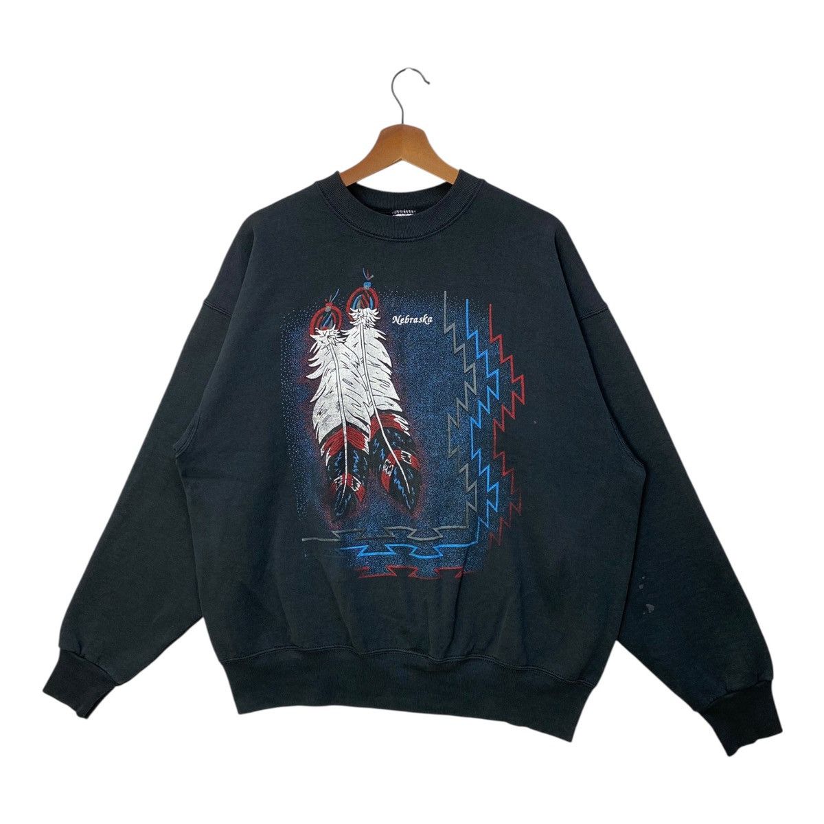 Native Vintage 90s Sweatshirt Nebraska Native American FeatherPrint Size US XL / EU 56 / 4 - 1 Thumbnail
