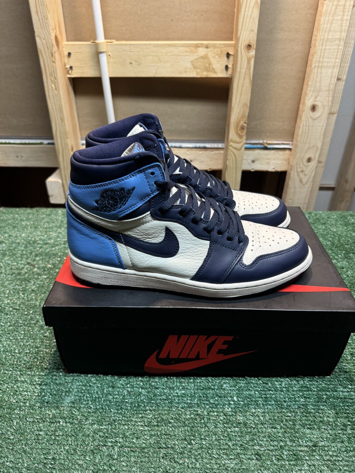 Jordan Brand Jordan Retro 1 Obsidian Size 10.5 Size US 10.5 / EU 43-44 - 10 Thumbnail