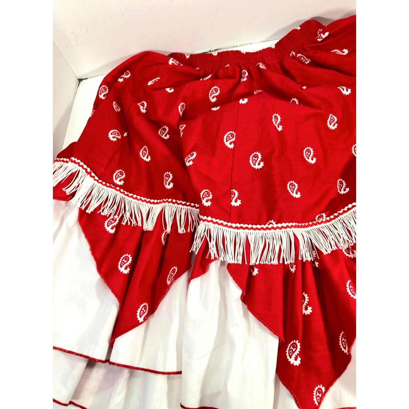Vintage Jancy Fashions Bandana Mini Skirt Womens S Red White Elastic Waist Fringe Hem Skirt Short Classic Vintage No Size 28" / US 6 / IT 42 - 5 Thumbnail