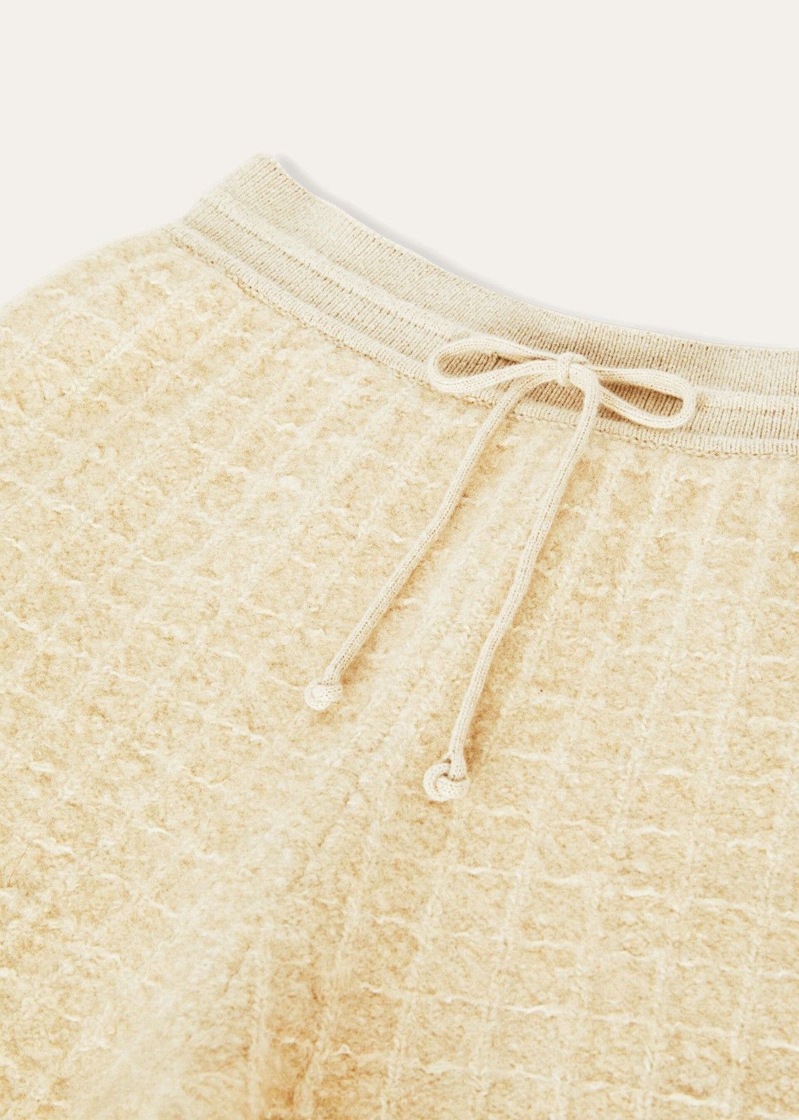 o1srvl11e1125 FAN1846 Cocooning Short in Beige