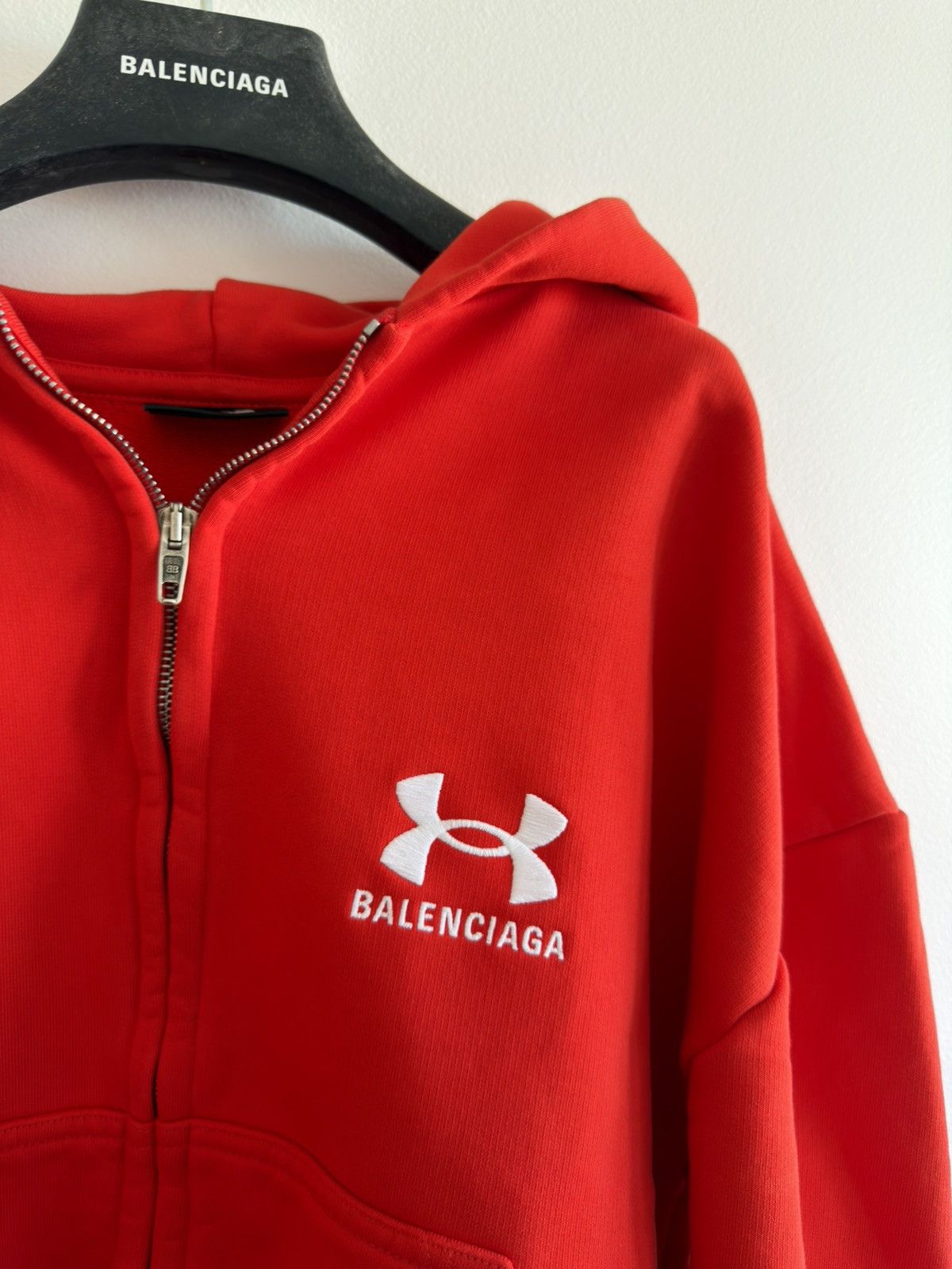 Balenciaga × Under Armour *RARE* BALENCIAGA DEMNA UNDER ARMOUR REGULAR FIT HOODIE RED Size US XXS / EU 40 - 5 Thumbnail
