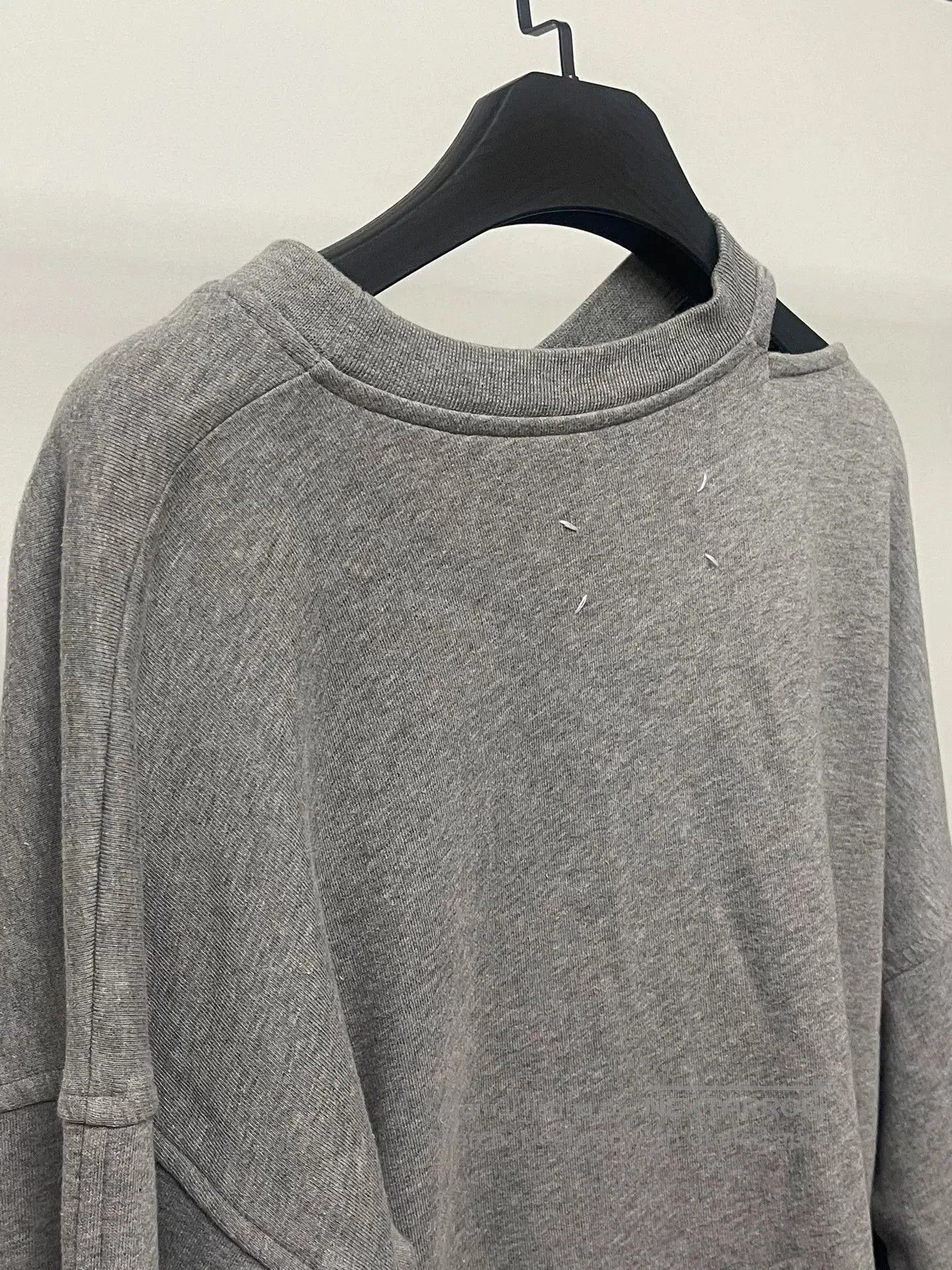 Maison Margiela Maison Margiela Open-Shoulder Sweatshirt. Size M / US 6-8 / IT 42-44 - 4 Thumbnail