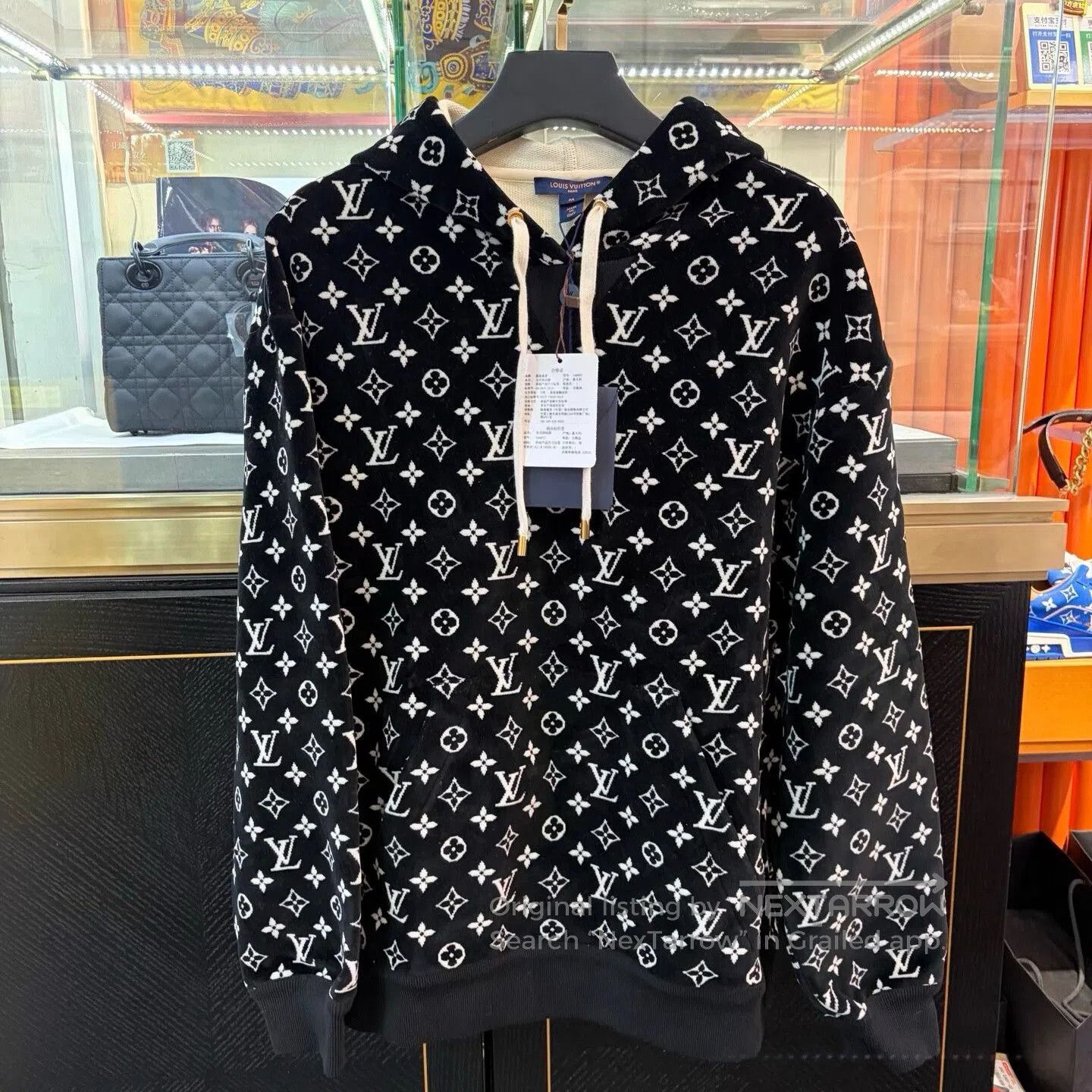 Louis Vuitton louis vuitton logo velvet hooded sweatshirt. Size US M / EU 48-50 / 2 - 1 Thumbnail
