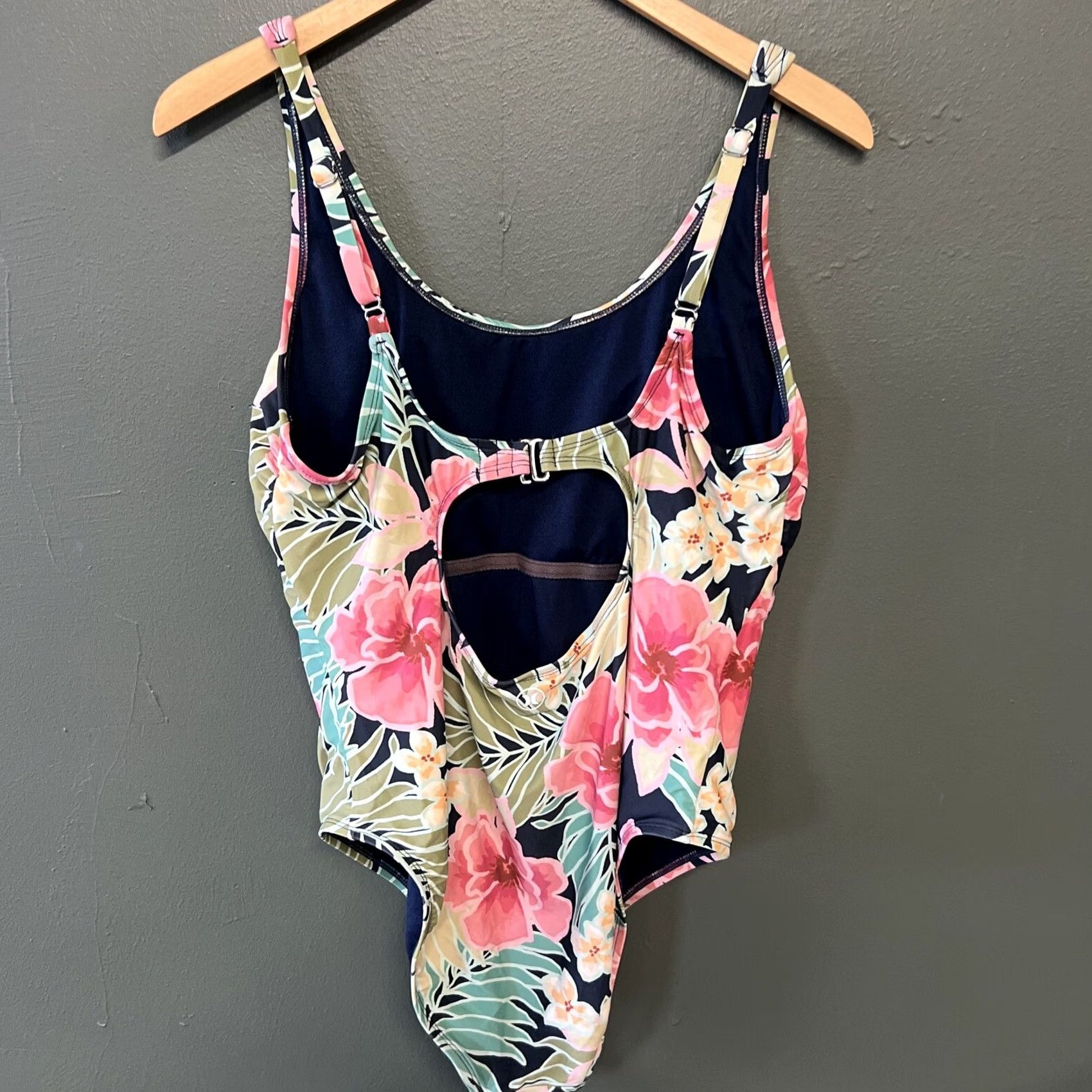 Hurley Hurley Women's One-Piece Swimsuit XL Floral Blue Floral Tank Spaghetti Padded Stretch Beach 90s? Size ONE SIZE - 2 Thumbnail