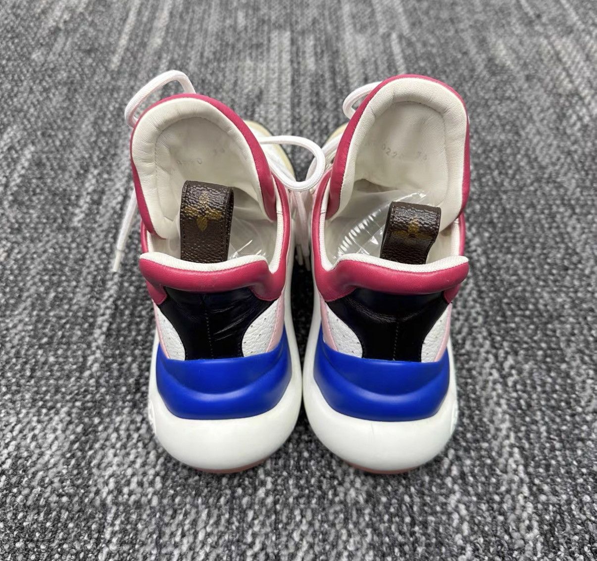 Louis Vuitton Louis Vuitton Archlight White & Pink Sneakers J42 Size US 5 / IT 35 - 3 Thumbnail