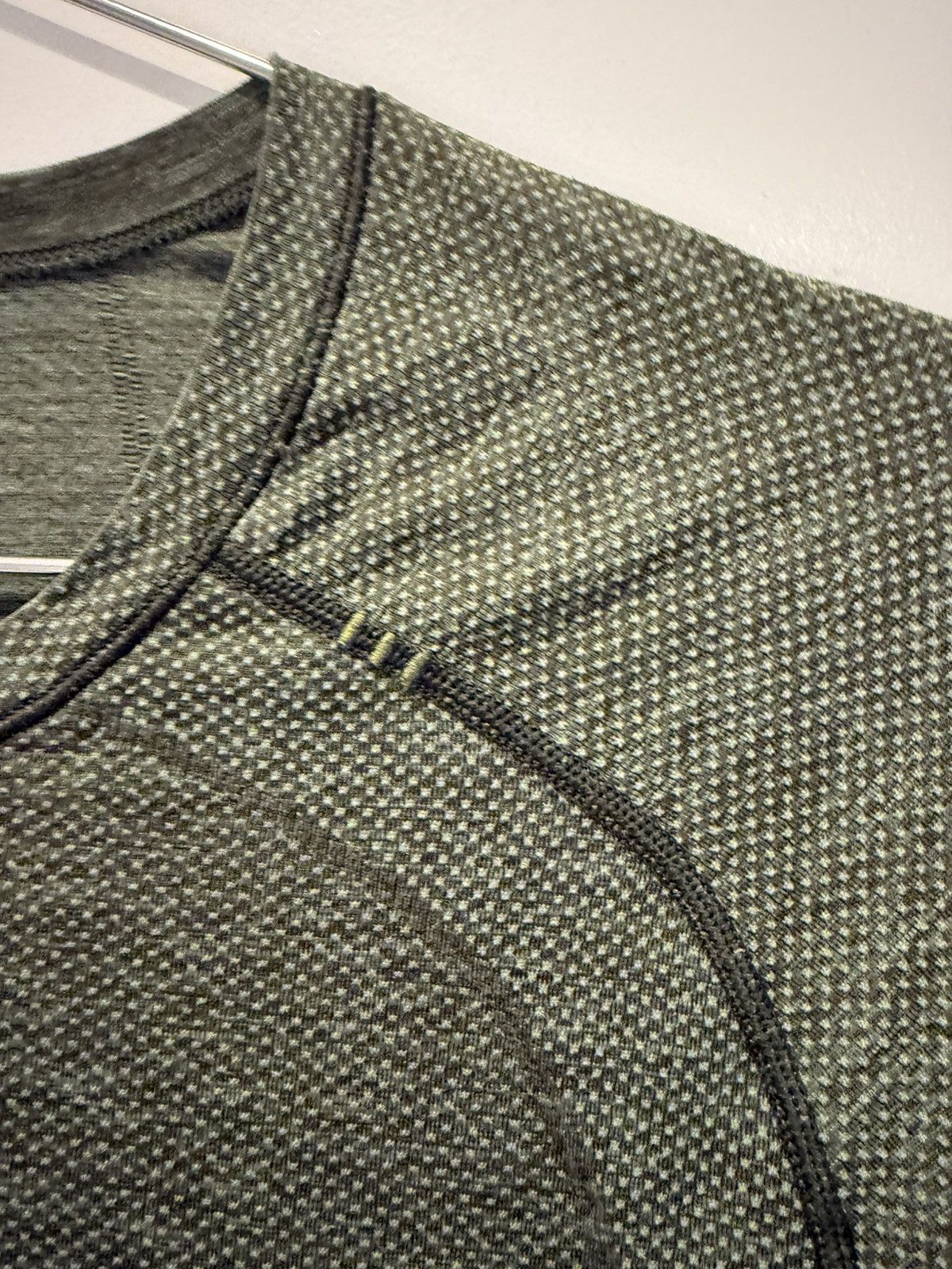 Lululemon Lululemon Long Sleeve Athletic Shirt Size US S / EU 44-46 / 1 - 2 Thumbnail