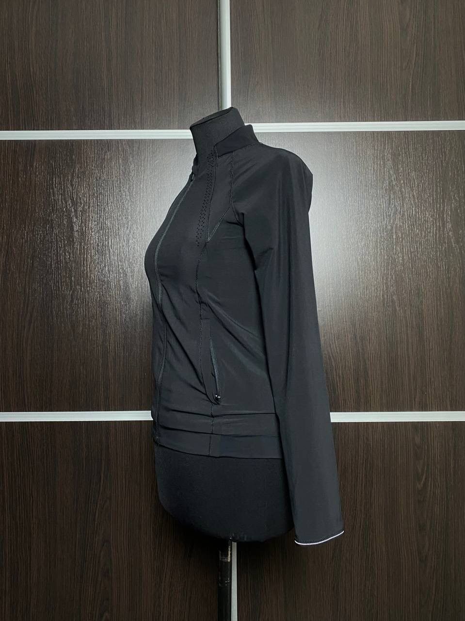 Lululemon Lululemon Black Track Refletive zip light lined jacket Size XS / US 0-2 / IT 36-38 - 8 Thumbnail