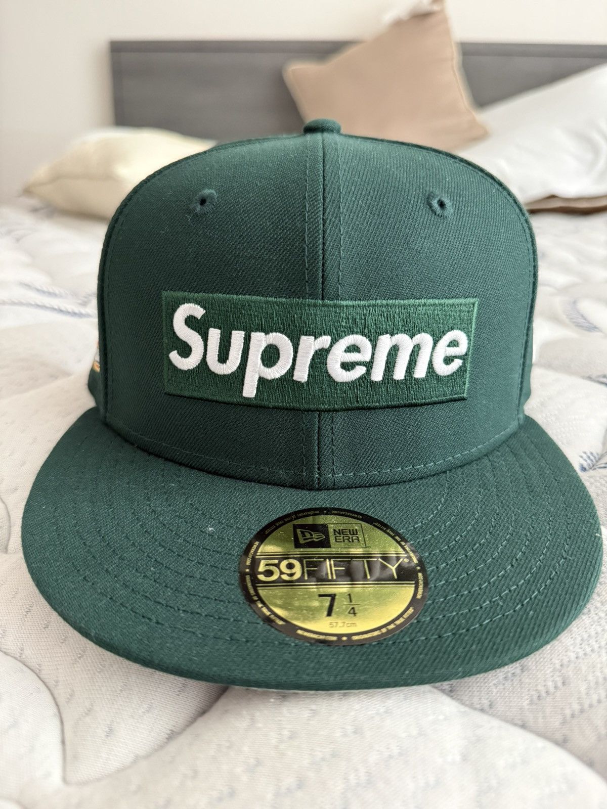 New Era × Supreme Supreme x New Era Box Logo Fitted 7 1/4 “London” Size ONE SIZE - 1 Thumbnail