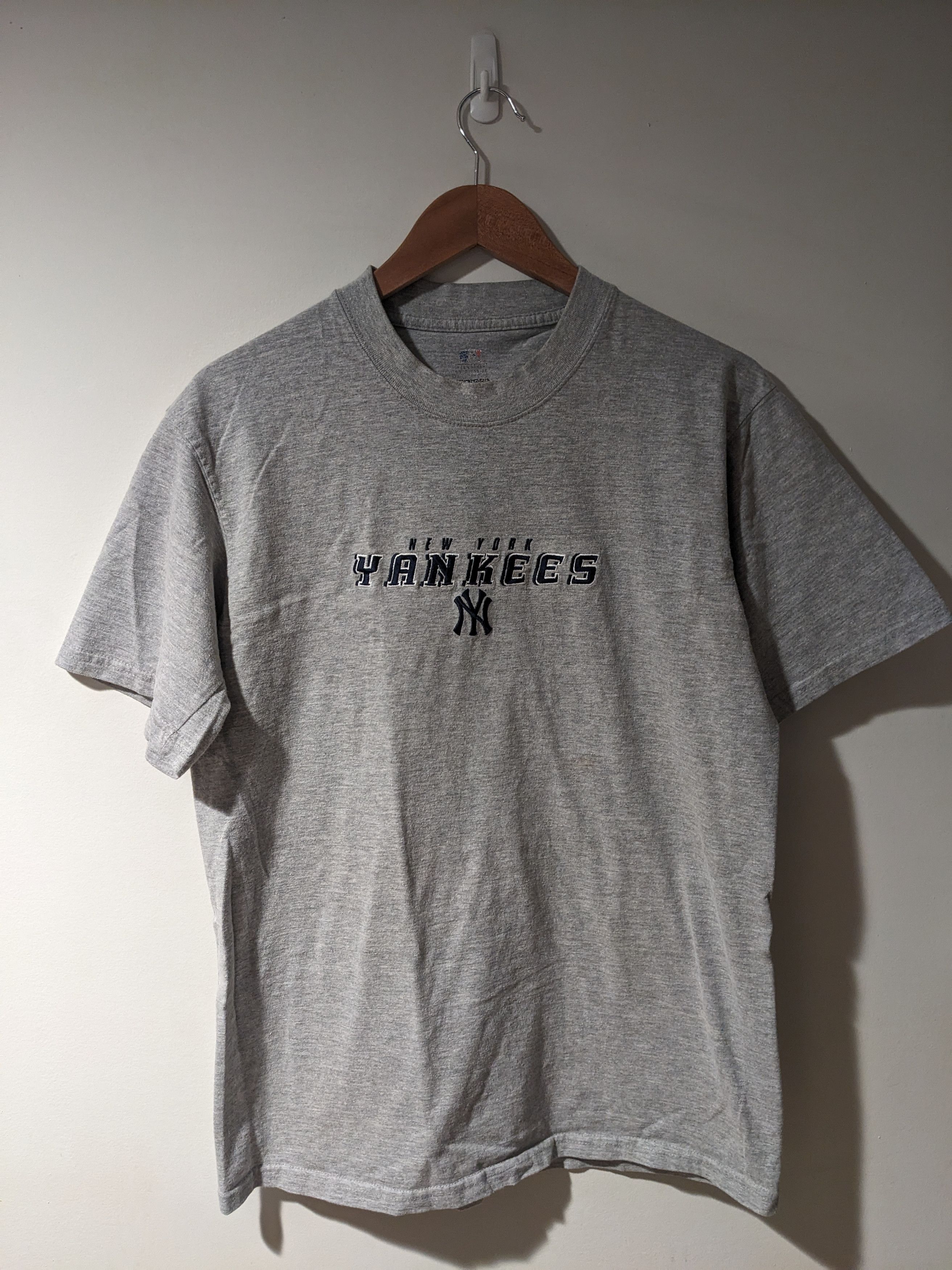 New York Yankees × Vintage Vintage Y2K New York Yankees Spell Out Logo MLB Gray T-Shirt Size US M / EU 48-50 / 2 - 1 Thumbnail