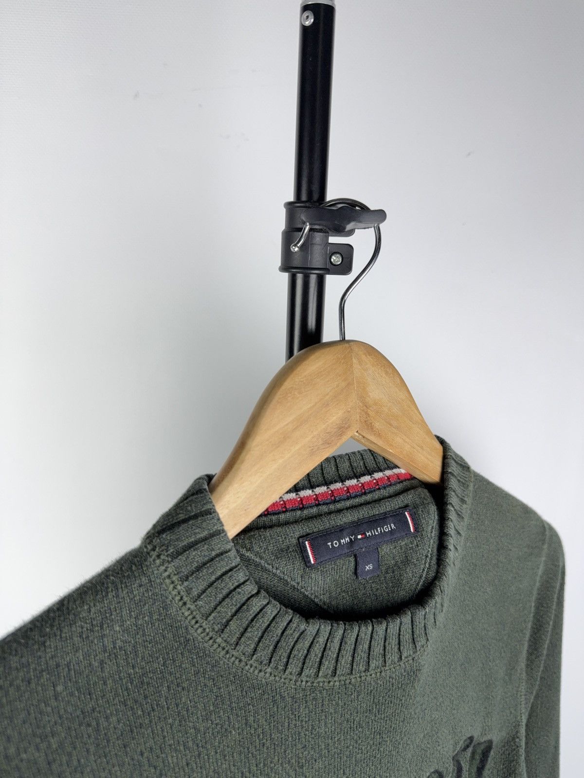 Tommy Hilfiger × Vintage Vintage washed faded Tommy Hilfiger Big Logo Sweater Size US XS / EU 42 / 0 - 3 Thumbnail