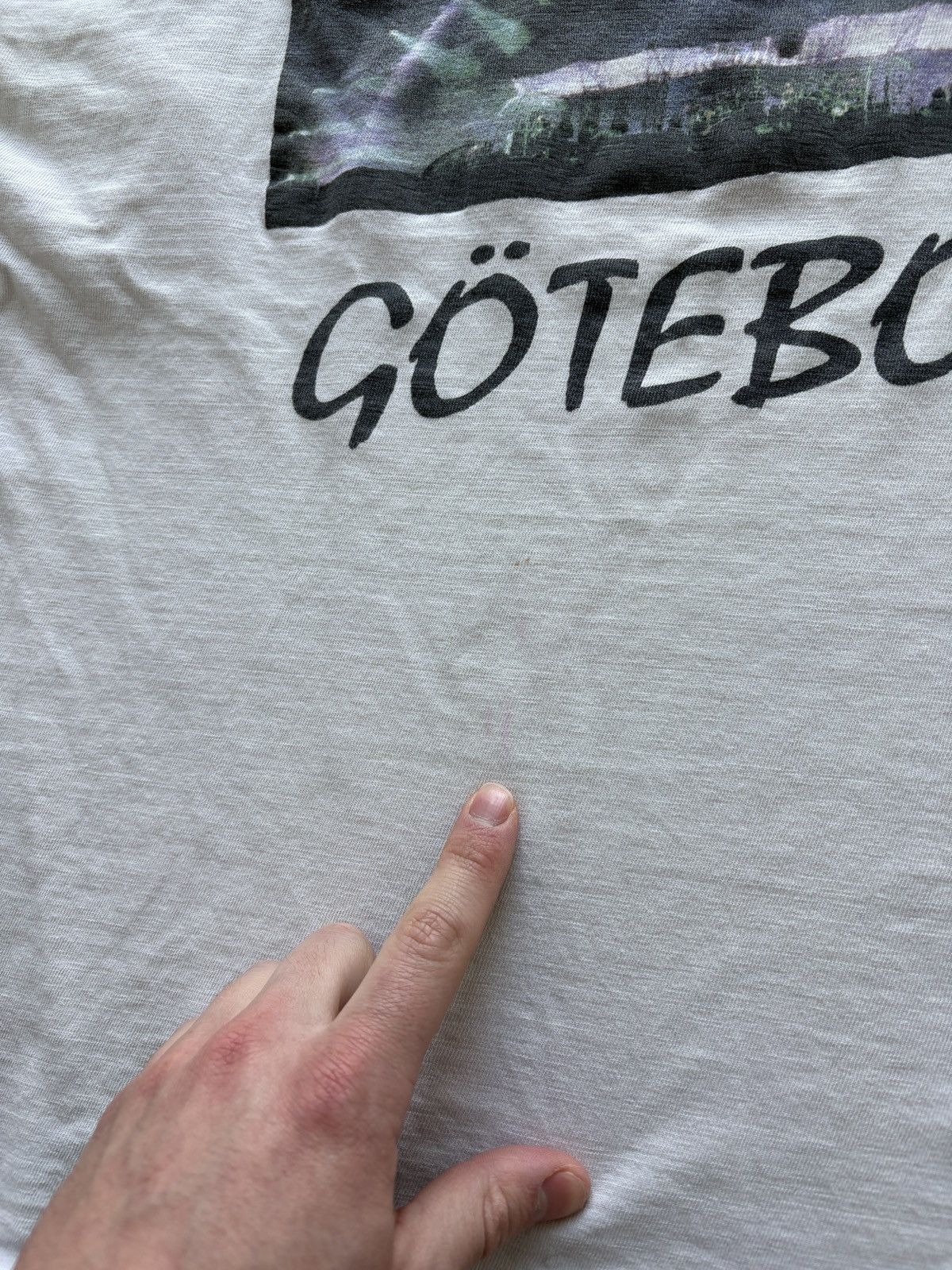 Vintage Vintage 90s Ullevi Goteborg Graphic Tee Boxy Cropped Size US L / EU 52-54 / 3 - 10 Thumbnail