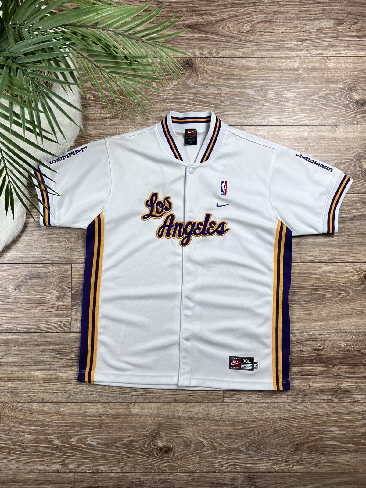 Designer × NBA × Vintage 🏀 90’S NIKE LAKERS VINTAGE LOS ANGELES WARM- UP JERSEY TEE Size US XL / EU 56 / 4 - 1 Thumbnail