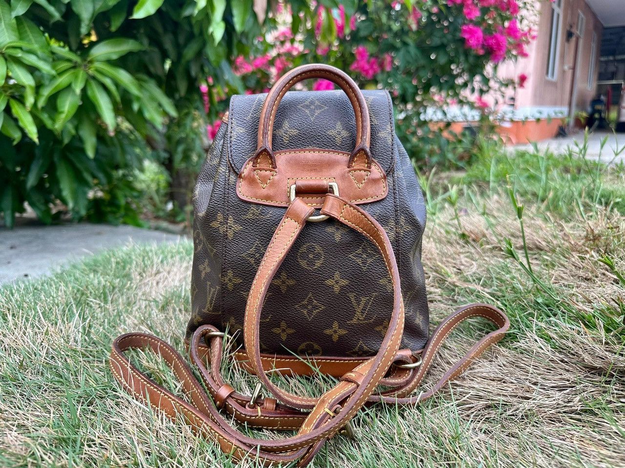 Louis Vuitton Authentic Louis Vuitton Monogram Canvas Montsouris Mini Bag Size ONE SIZE - 2 Thumbnail
