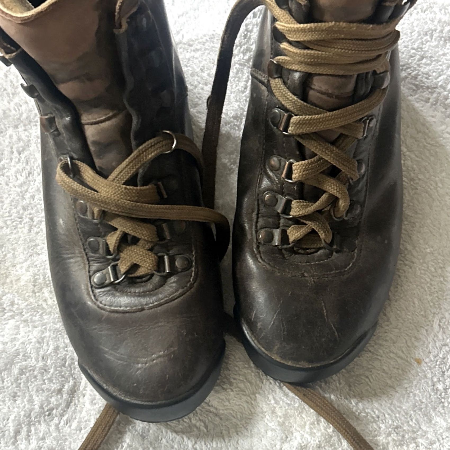 Vibram VINTAGE Raichle Mountaineering Boots Men 8.5 M Women 10.5 M Brown Leather W Vibram Soles Mens Girls Womens Boots Size US 11 / IT 41 - 6 Thumbnail