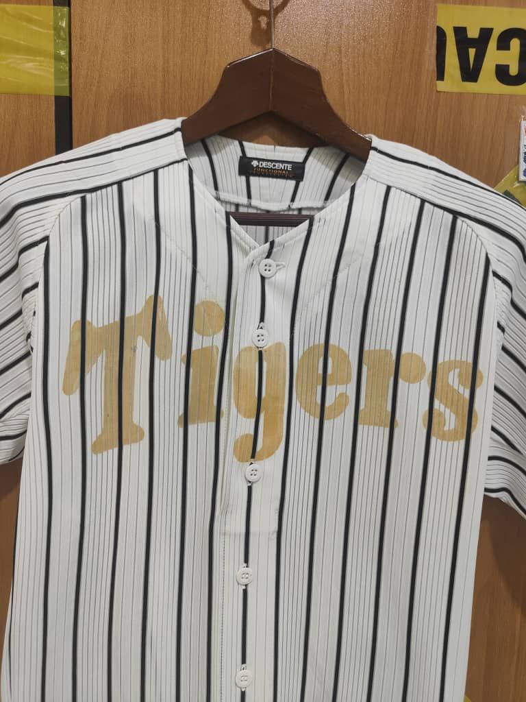 Vintage Vintage Hanshin Tigers baseball jersey made japan descente Size US XL / EU 56 / 4 - 5 Thumbnail