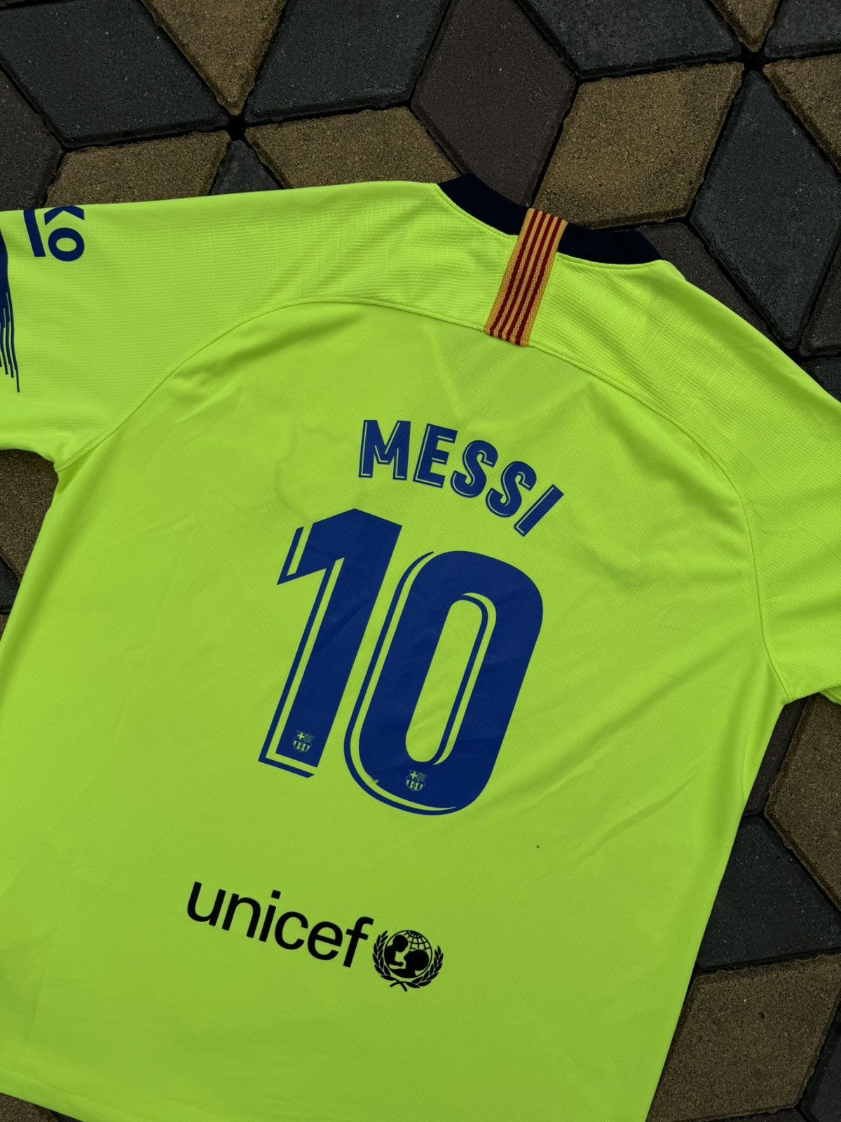 Nike FC Barcelona 2018 Away Leo Messi Jersey Size US XL / EU 56 / 4 - 4 Thumbnail