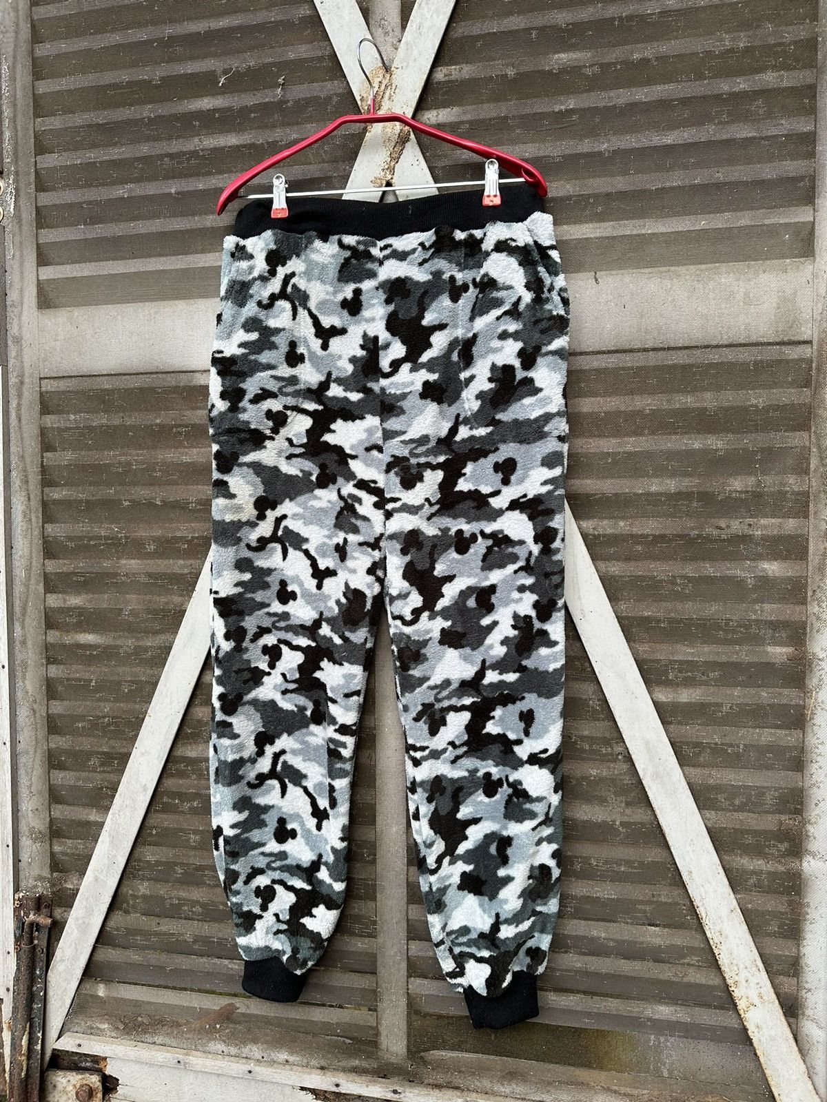 Disney 🐭Disney Mickey Mouse Fleece Camo Jogger Pants Size US 30 / EU 46 - 3 Thumbnail