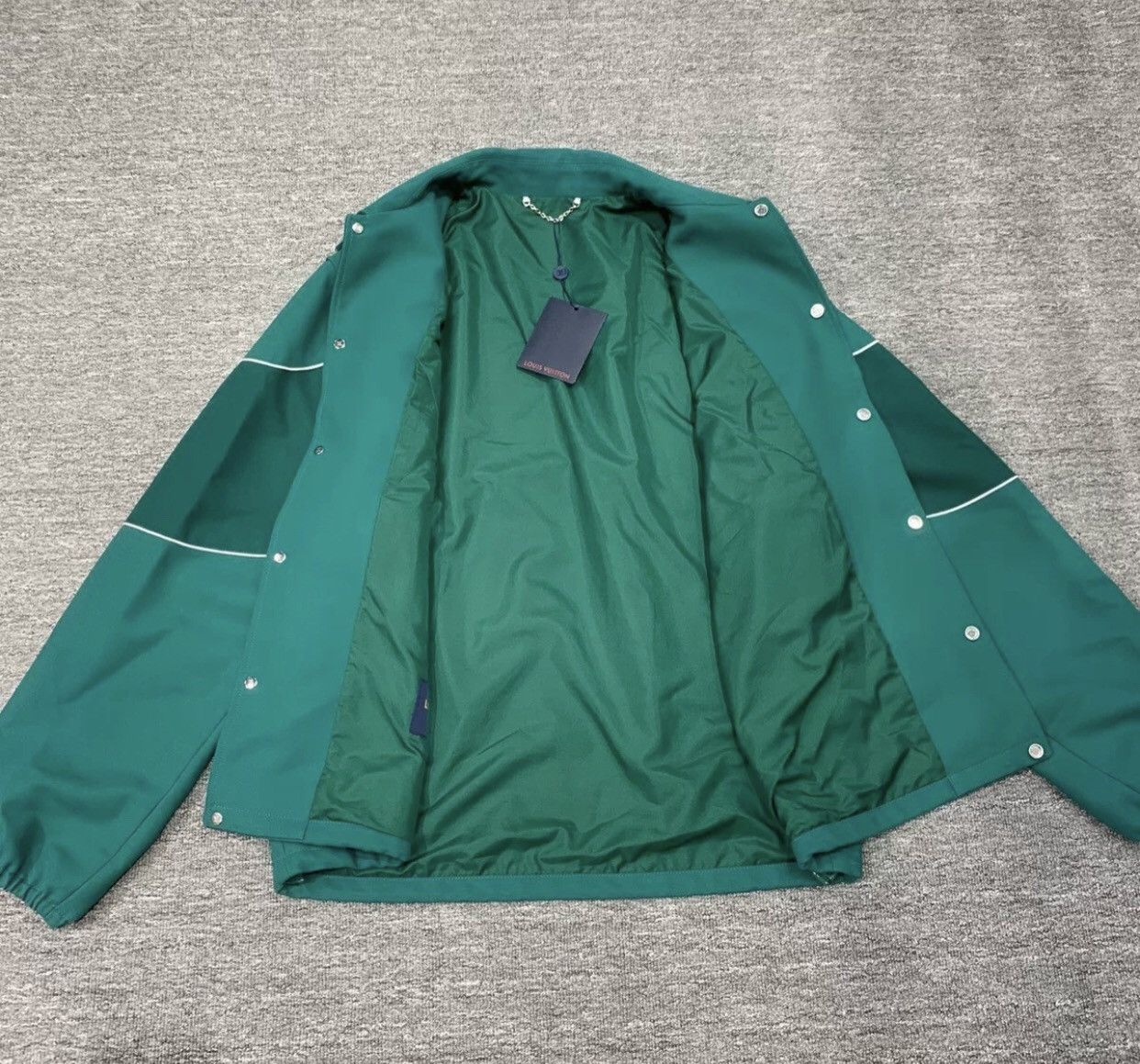 Louis Vuitton Louis Vuitton Green three flower embroidered slogan jacket Size US M / EU 48-50 / 2 - 5 Thumbnail