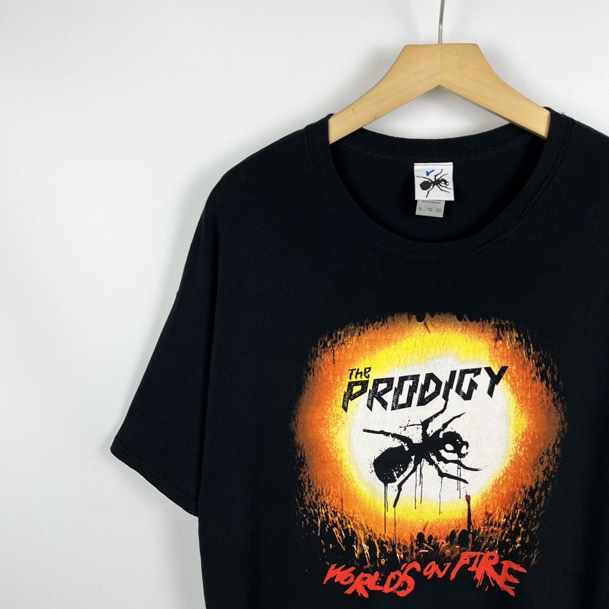 Band Tees Vintage The Prodigy Worlds On Fire Band T Shirt 2000’s Size US XL / EU 56 / 4 - 3 Thumbnail