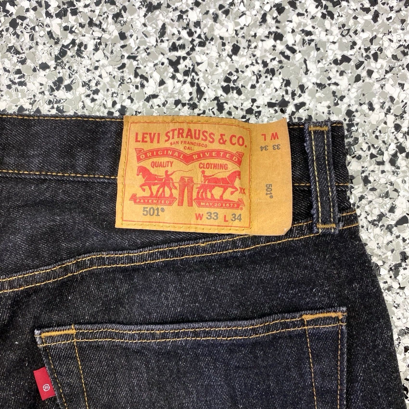 Levi's Levi's 501 Jeans Mens Size 33x34 Black Wash Denim Button Fly Straight Leg Regular Inseam 34 Mens Jeans Size US 33 - 6 Thumbnail