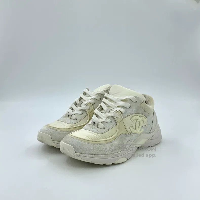 Chanel Chanel White logo lace-tailed casual flat sneakers Size US 8 / IT 38 - 1 Thumbnail