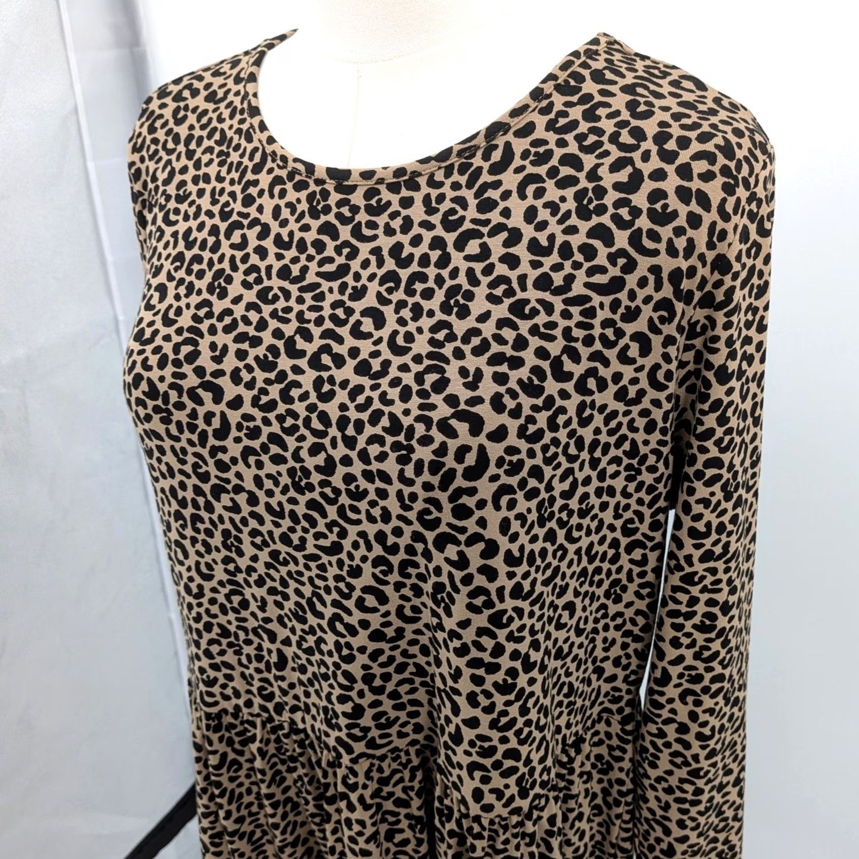 Old Navy Old Navy Leopard Print Midi Dress Long Sleeve Jersey Knit Tiered Dress – Size L – Beige Womens Knit T-Shirt Dress Size L / US 10 / IT 46 - 3 Thumbnail