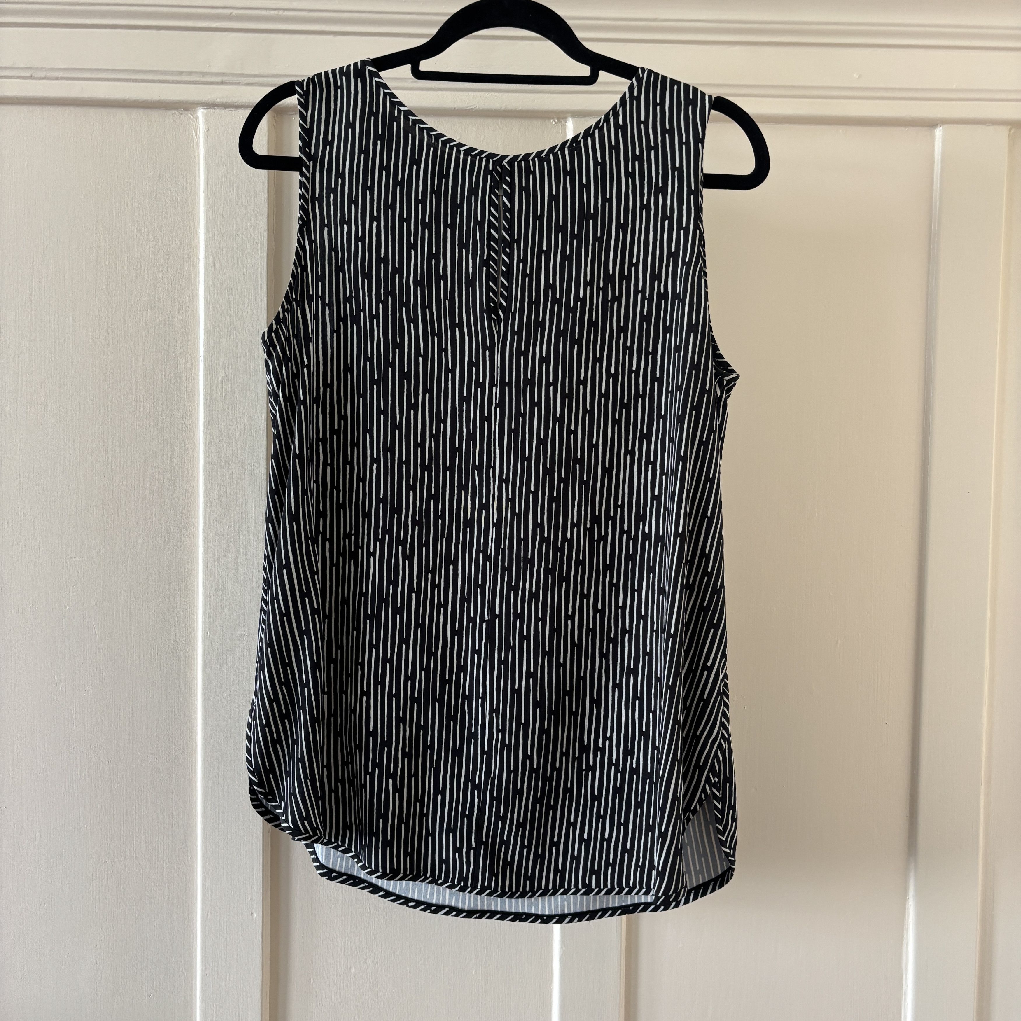 Max Mara Max Mara Minimalist Striped Keyhole Sleeveless Top Size M / US 6-8 / IT 42-44 - 3 Thumbnail