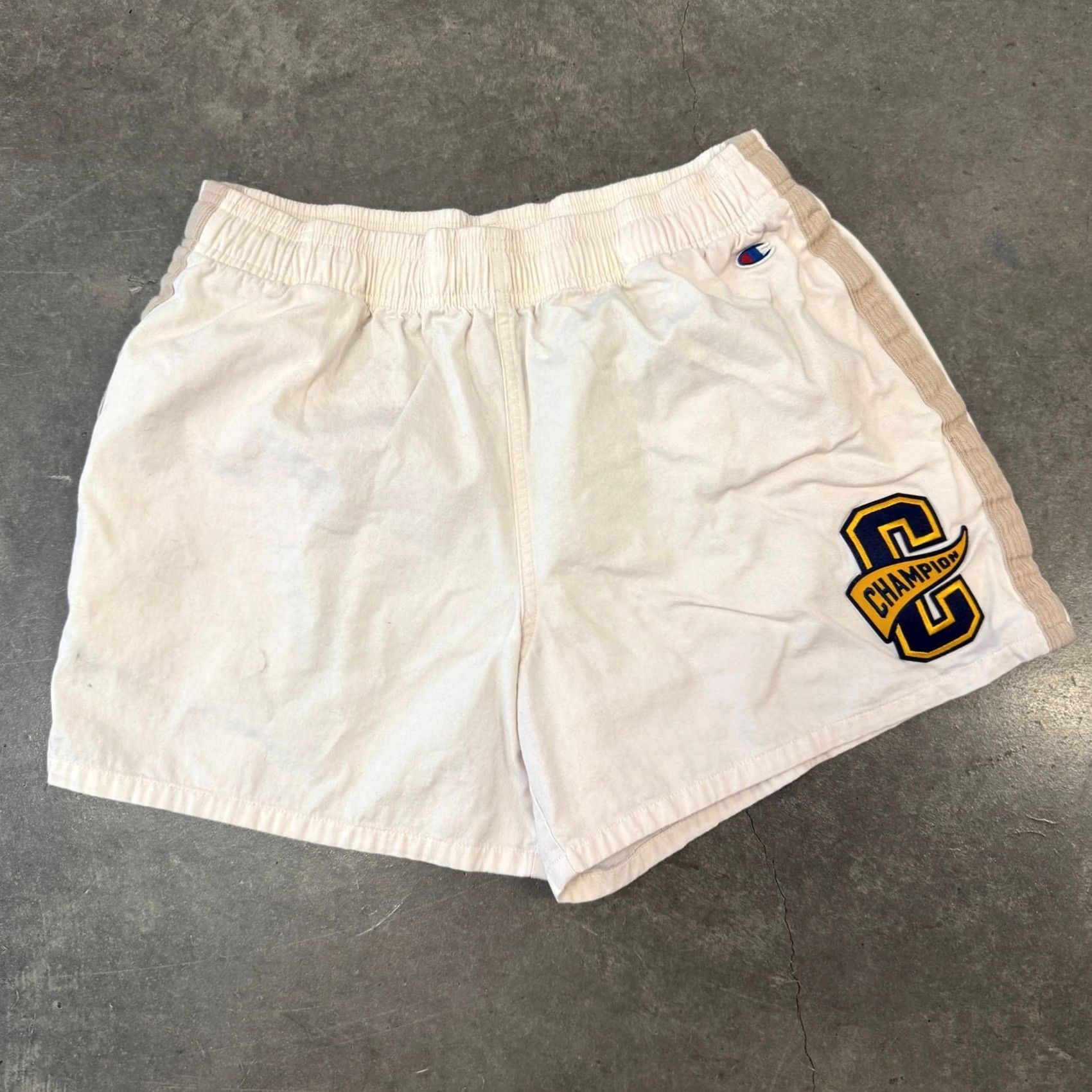 Champion VINTAGE Champion Patch Logo Cream Beige Medium Womens Boyfriend M Size 32" / US 10 / IT 46 - 2 Thumbnail