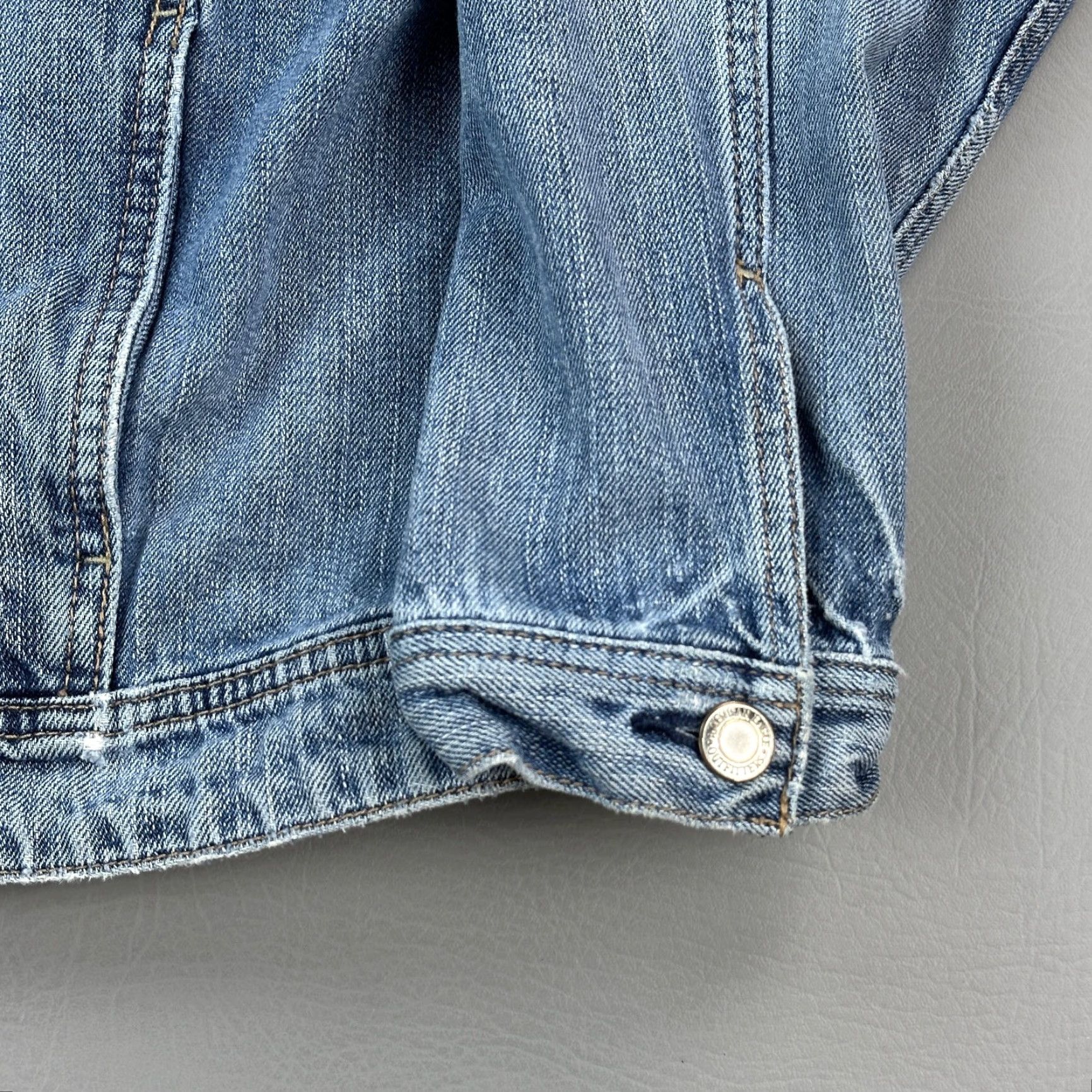 American Eagle Outfitters VINTAGE American Eagle Jacket Mens Medium Blue Denim Classic Trucker Rockabilly 90s USA Western Logo Pockets Collared Button Closure Size US M / EU 48-50 / 2 - 2 Thumbnail