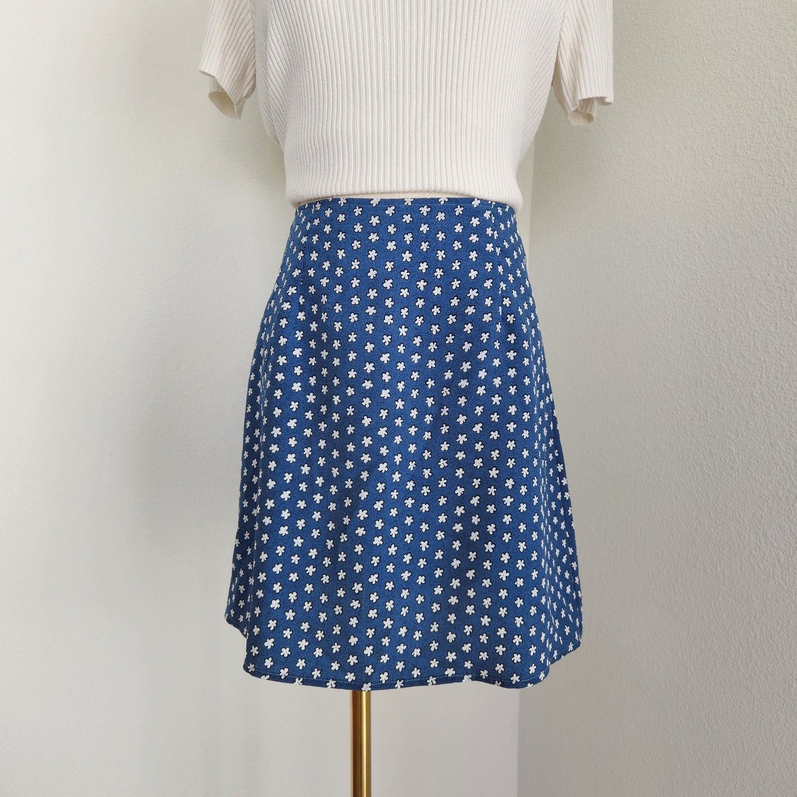 Vintage Vintage 90s Blue Floral Mini Skirt XS Size 26" / US 2 / IT 38 - 1 Thumbnail