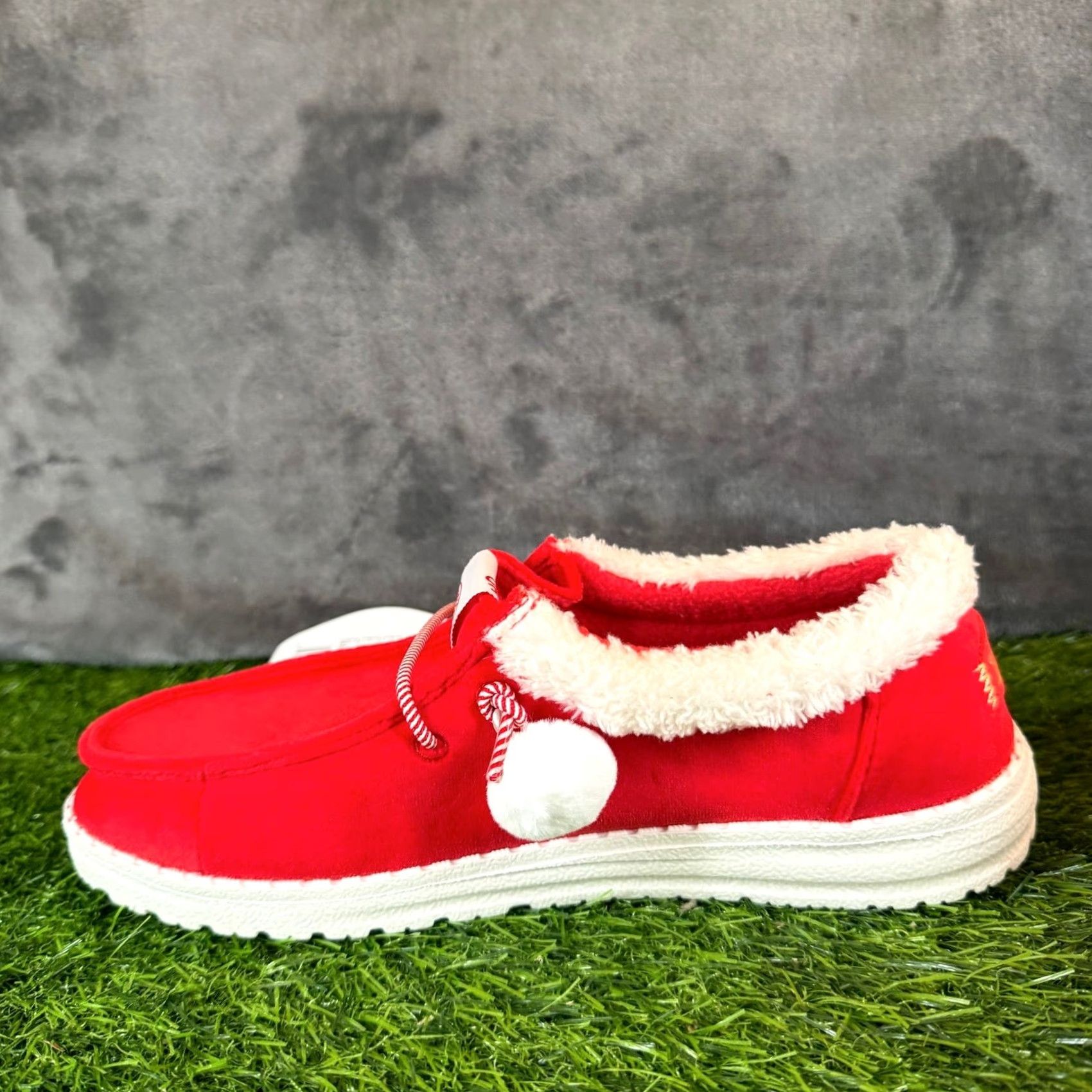 Vintage Hey Dude Loafers Womens Red Christmas Mrs Claus Faux Fur Pom Poms Slip On Size 6 EU 37 US 6 NWT Size US 7 / IT 37 - 5 Thumbnail