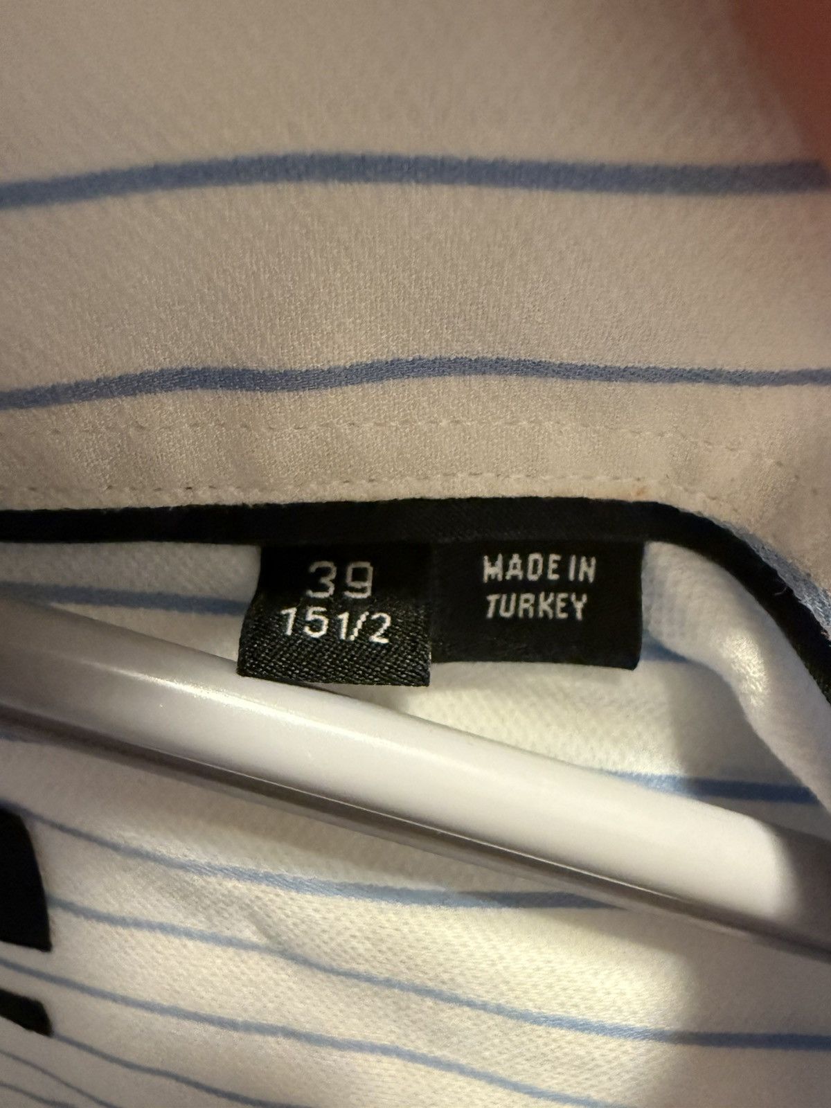Hugo Boss Gently used Hugo Boss Dress Shirt Size US M / EU 48-50 / 2 - 4 Thumbnail