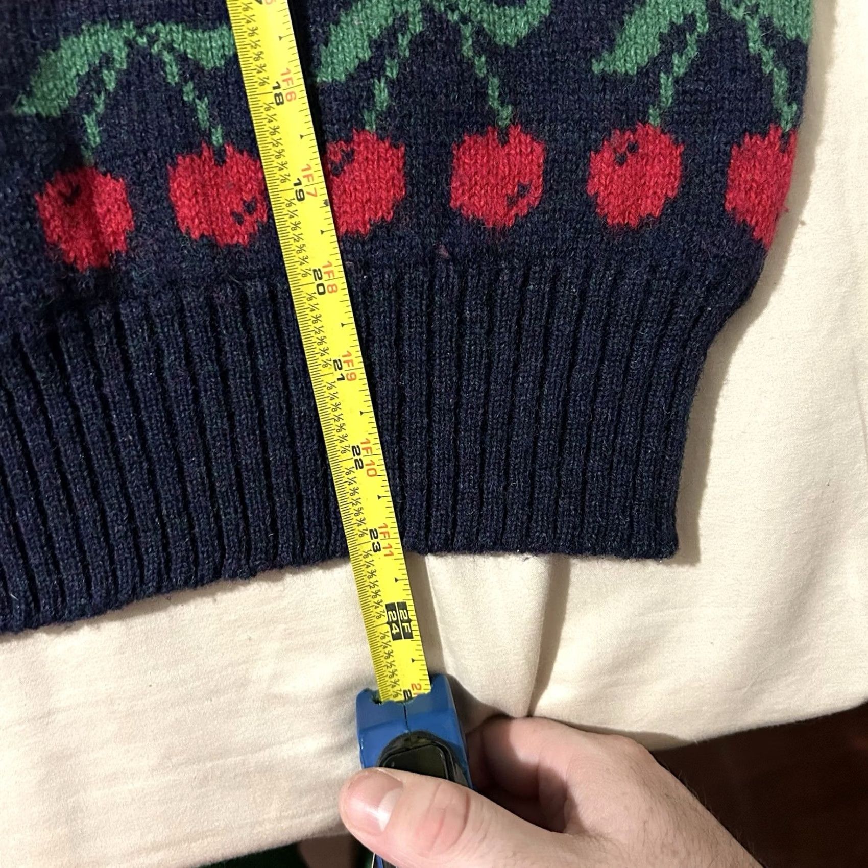 Greats VINTAGE 80s Knit Pics Edinburgh Great Britain Cherries AOP Wool Sweater 40 Blue L Womens Pullover Size L / US 10 / IT 46 - 6 Thumbnail