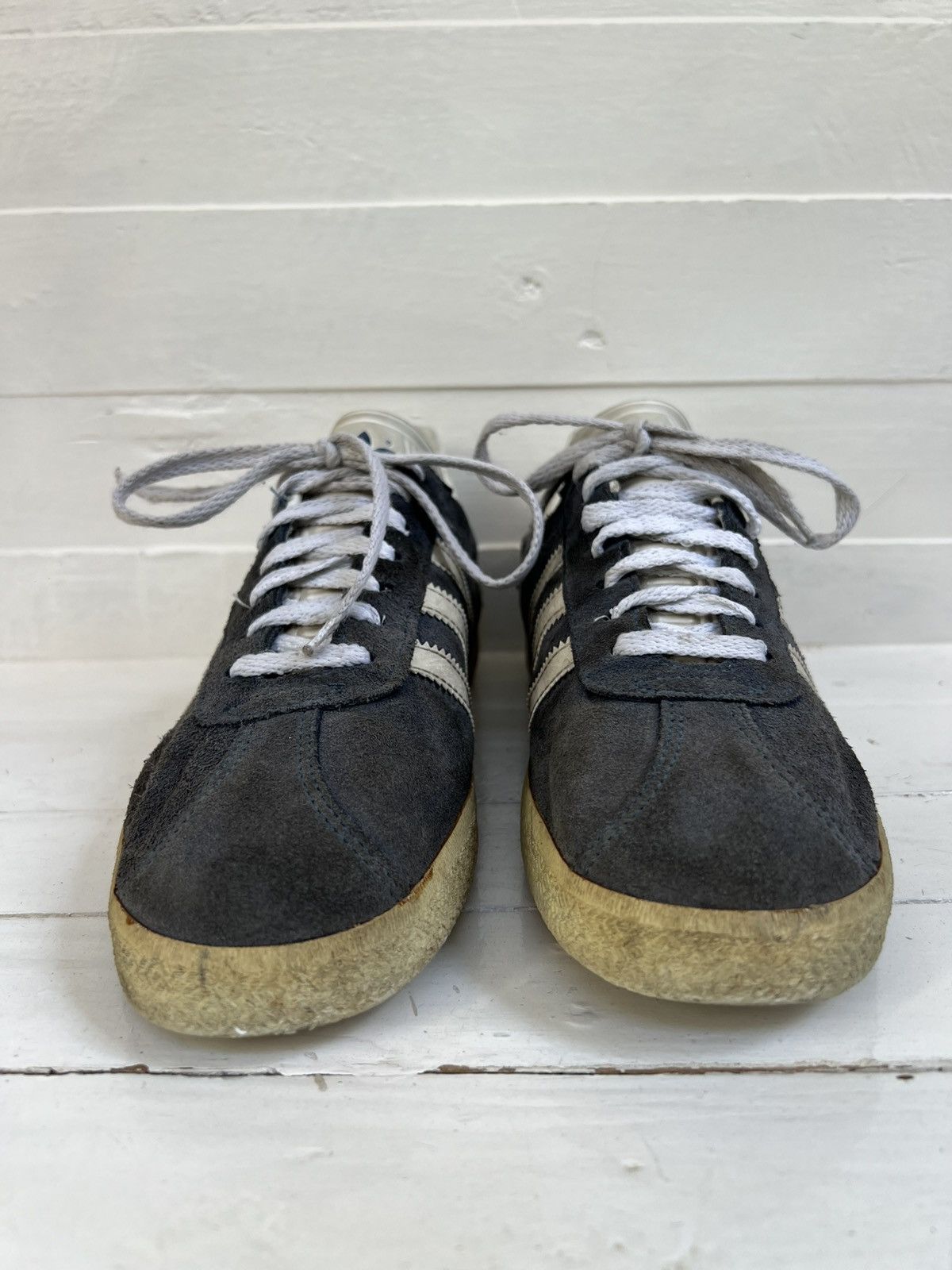 Adidas RARE Vintage Adidas Gazelle Navy Blue Suede White Shoes Size US 9 / EU 42 - 5 Thumbnail