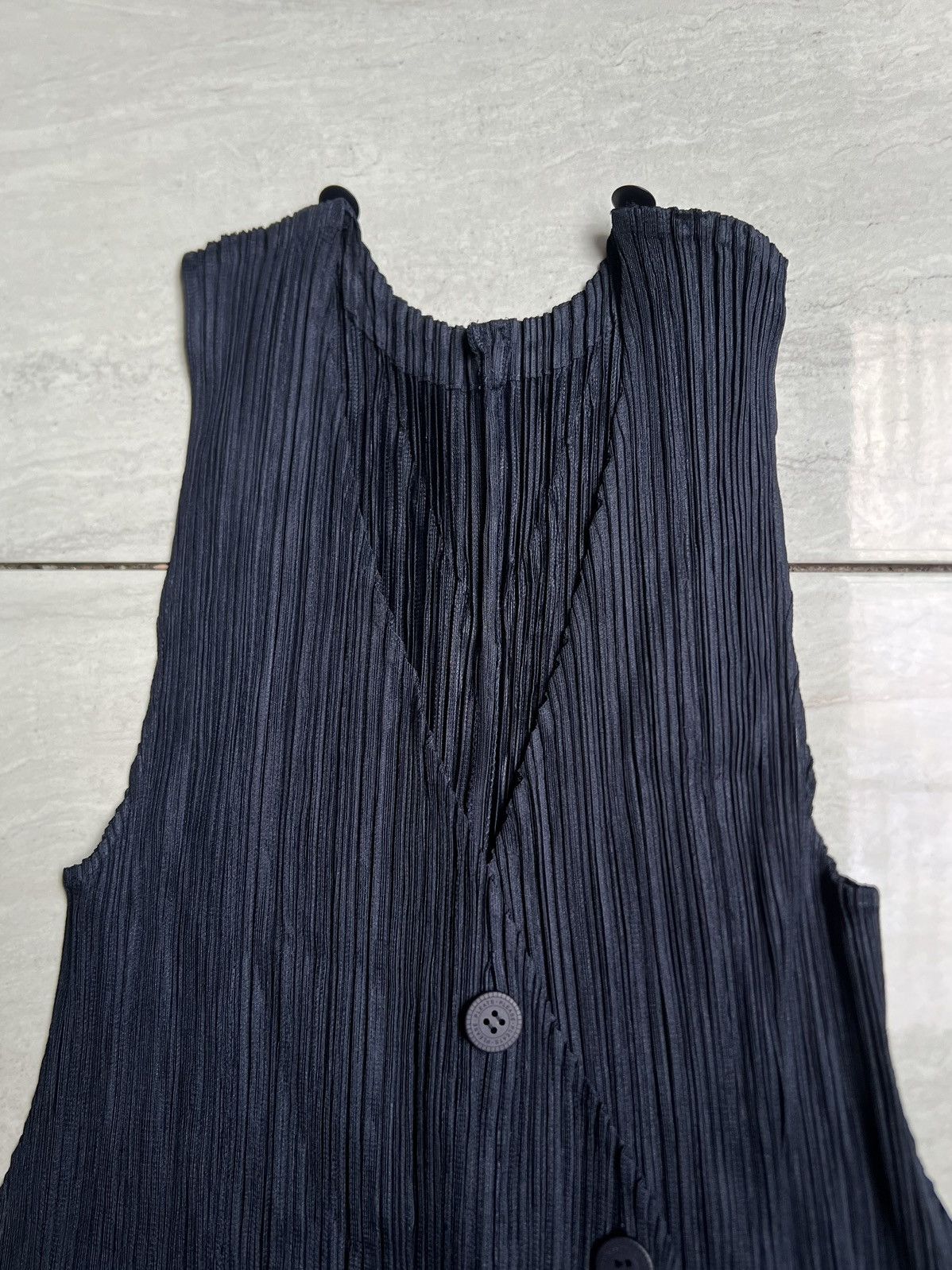 Pleats Please Issey Miyake ISSEY MIYAKE PLEATS PLEASE Asymmetrical buttom up vest Size US S / EU 44-46 / 1 - 4 Thumbnail