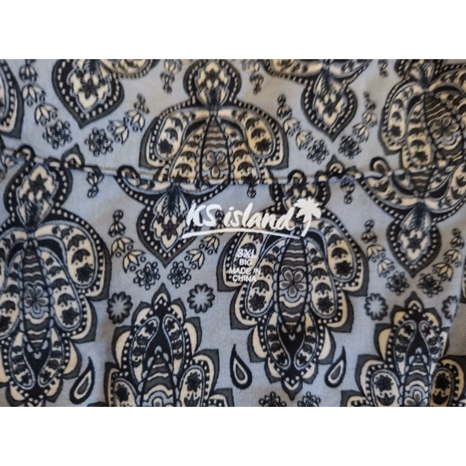 Vintage KS Island Mens Big 3XL Button-Up Hawaiian Camp Shirt Gray Paisley Short Sleeve Button-Up Shirt Mens Big & Tall Relaxed 100% Rayon Vintage: No Size US XXL / EU 58 / 5 - 7 Thumbnail