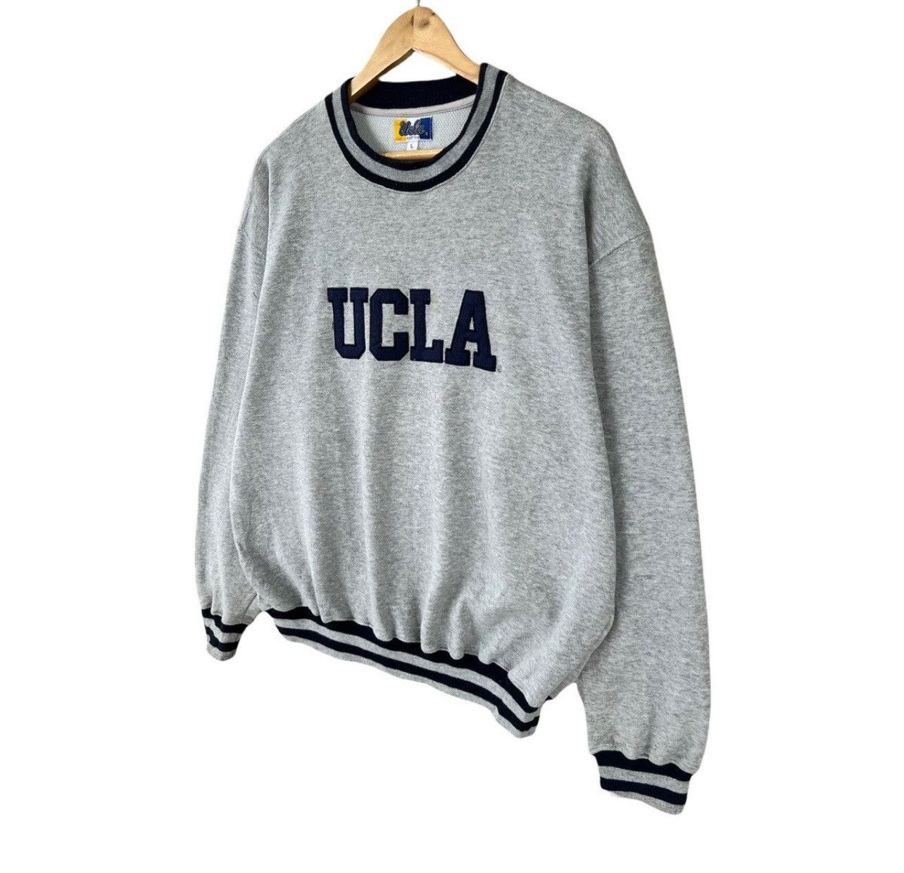 Vintage Vintage University UCLA Embroidered Spellout Sweatshirt Size US L / EU 52-54 / 3 - 2 Thumbnail