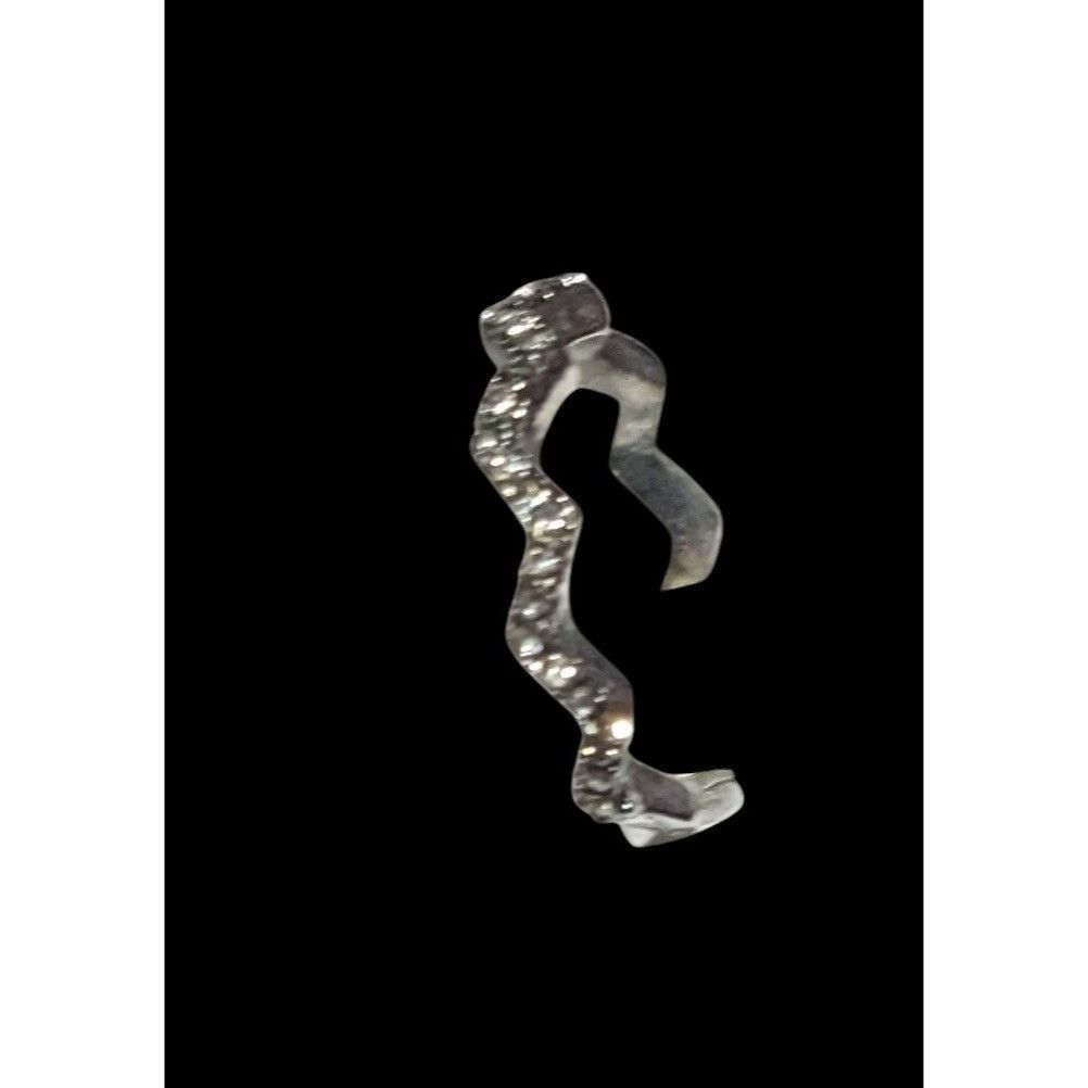Other Silver Tone Rhinestone Zigzag Fashion Ring Size 6 1/2 Size ONE SIZE - 4 Thumbnail