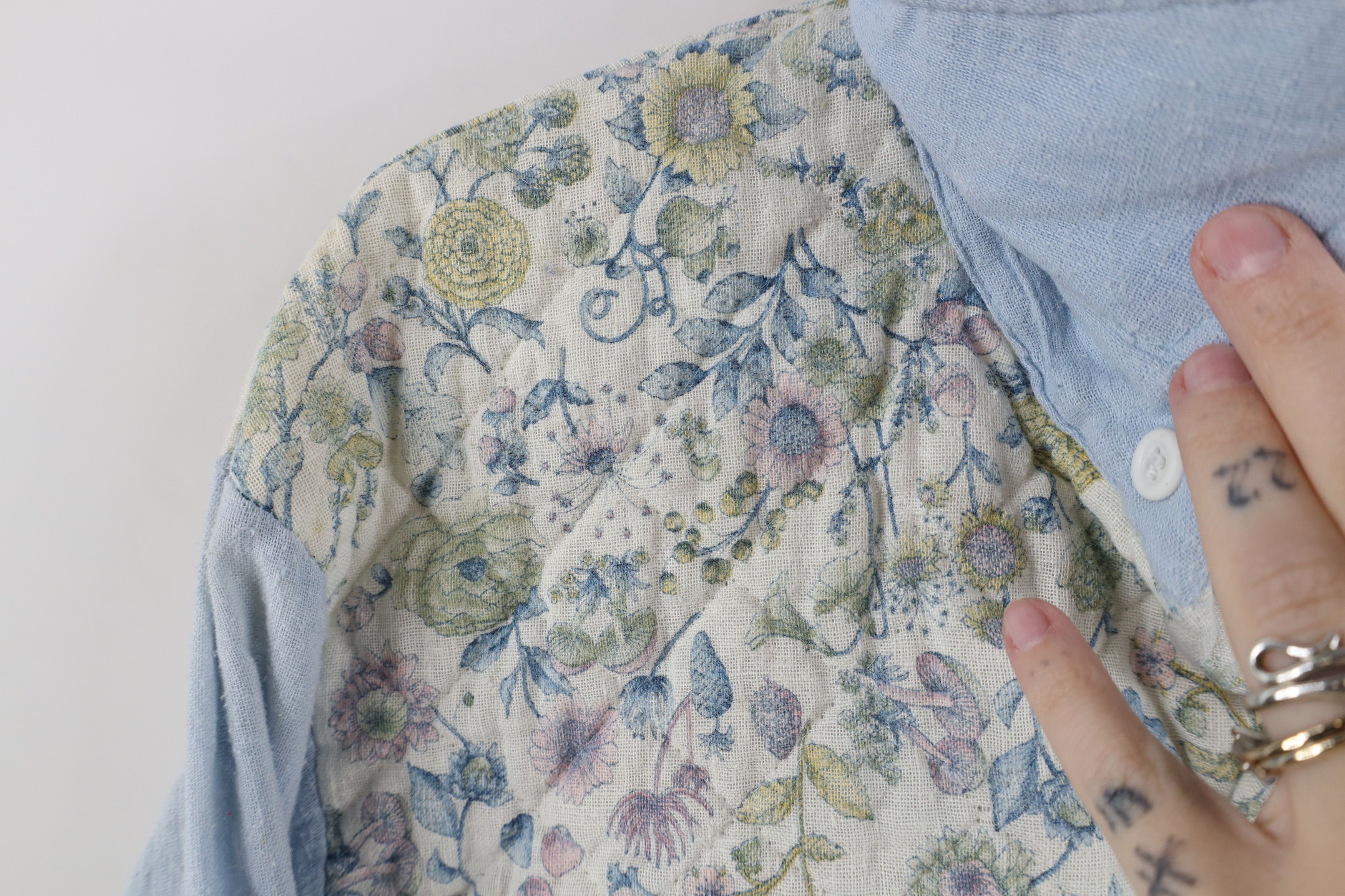 Vintage Vintage 70s Streetwear Quilted Flower Knit Button Shirt USA Size US L / EU 52-54 / 3 - 7 Thumbnail