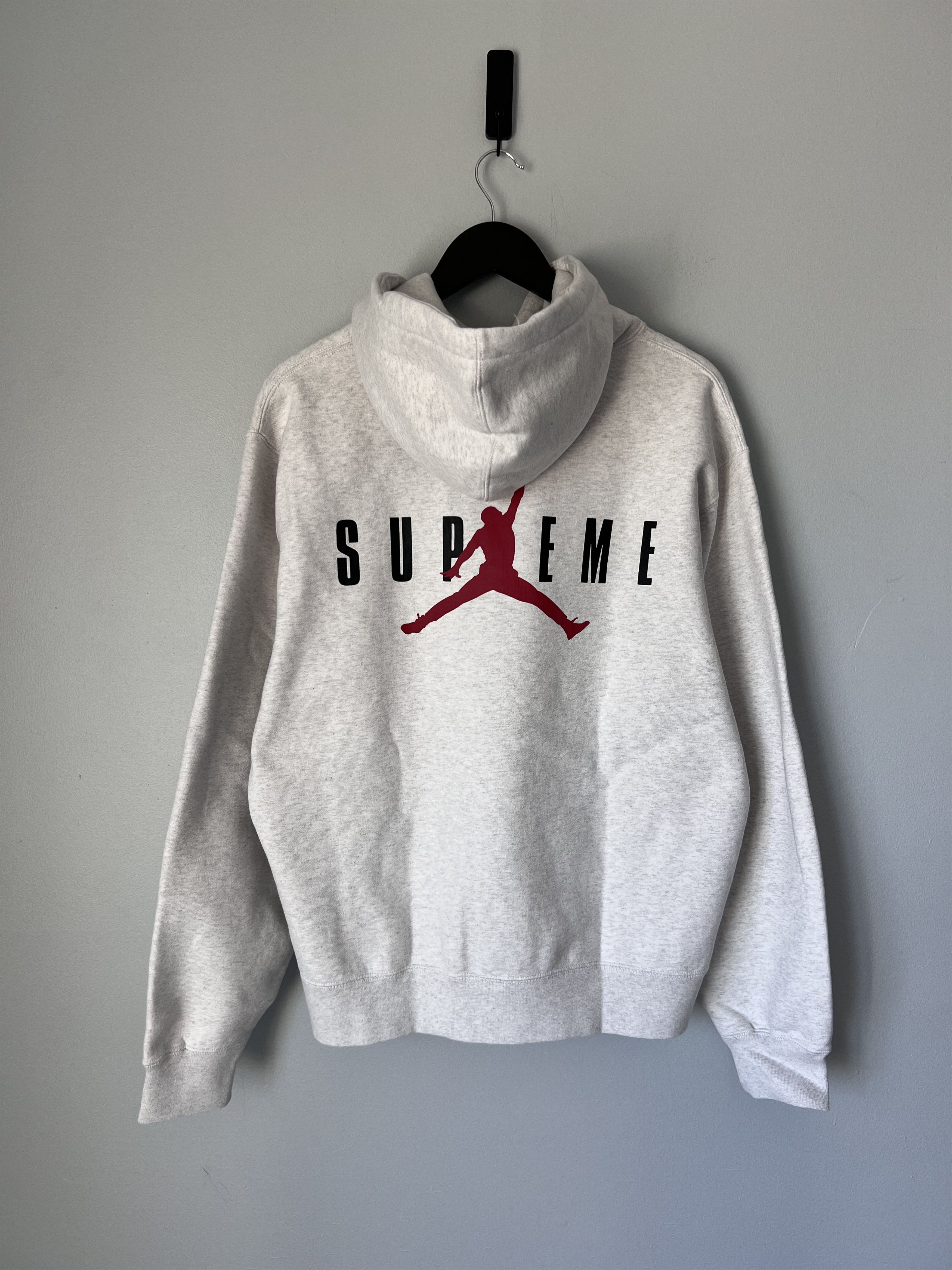 Jordan Brand × Supreme Supreme Jordan Hooded Sweatshirt in Ash Grey Size US S / EU 44-46 / 1 - 4 Thumbnail